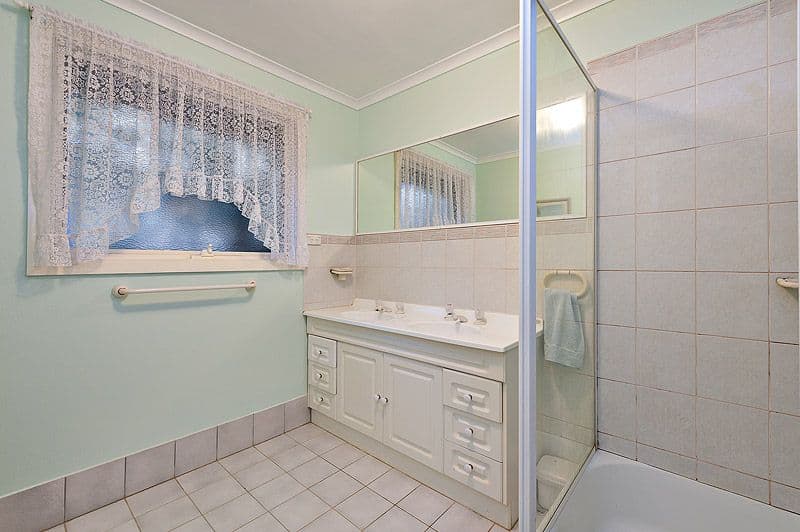 27 Booyan Crescent, GREENSBOROUGH VIC 3088, Greensborough - Thumbnail 8
