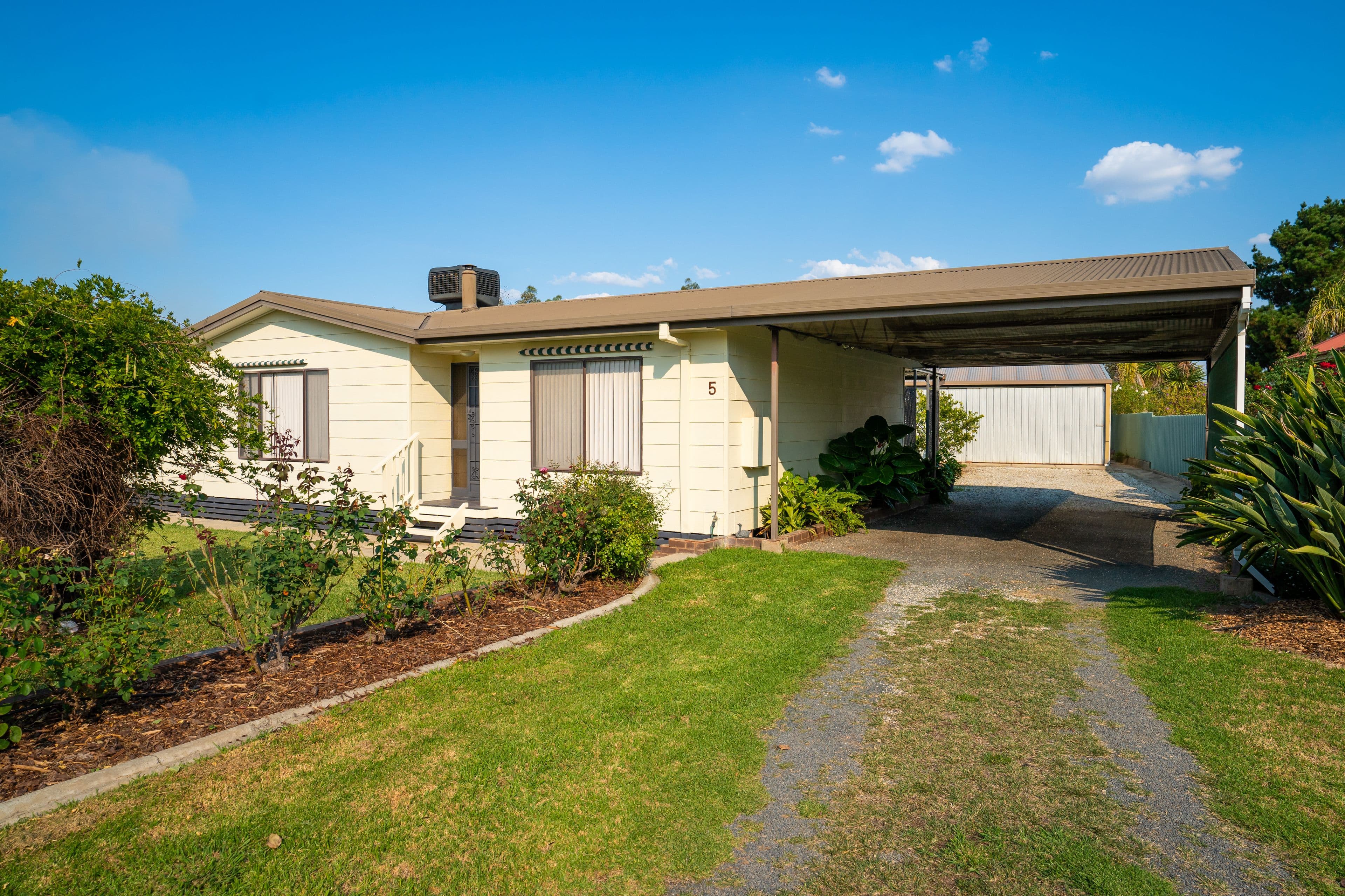 5 Buckland Court, Burrumbuttock NSW 2642, Burrumbuttock - Image 1
