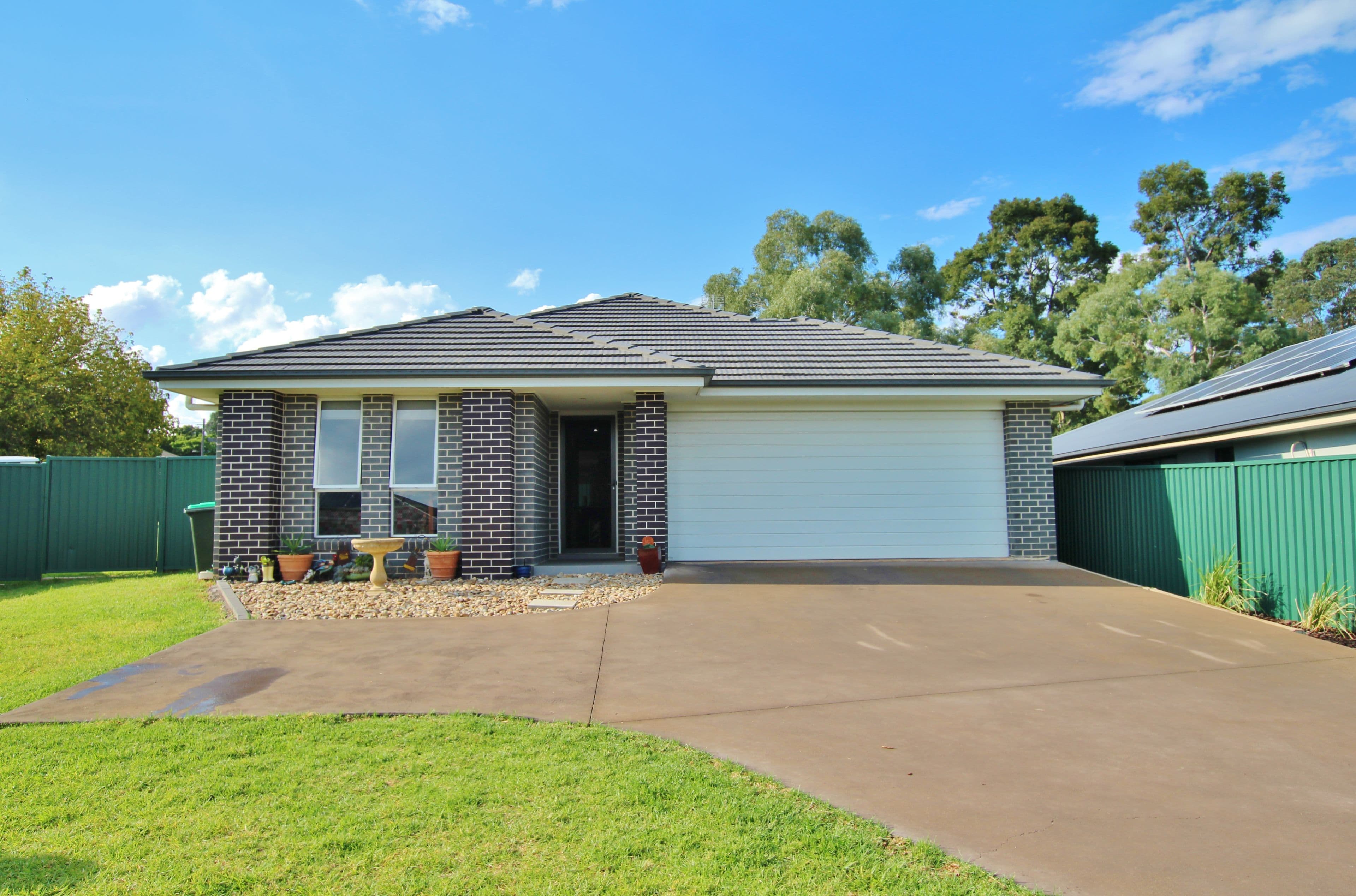 8 Molloy Place, Young NSW 2594, Young - Image 1