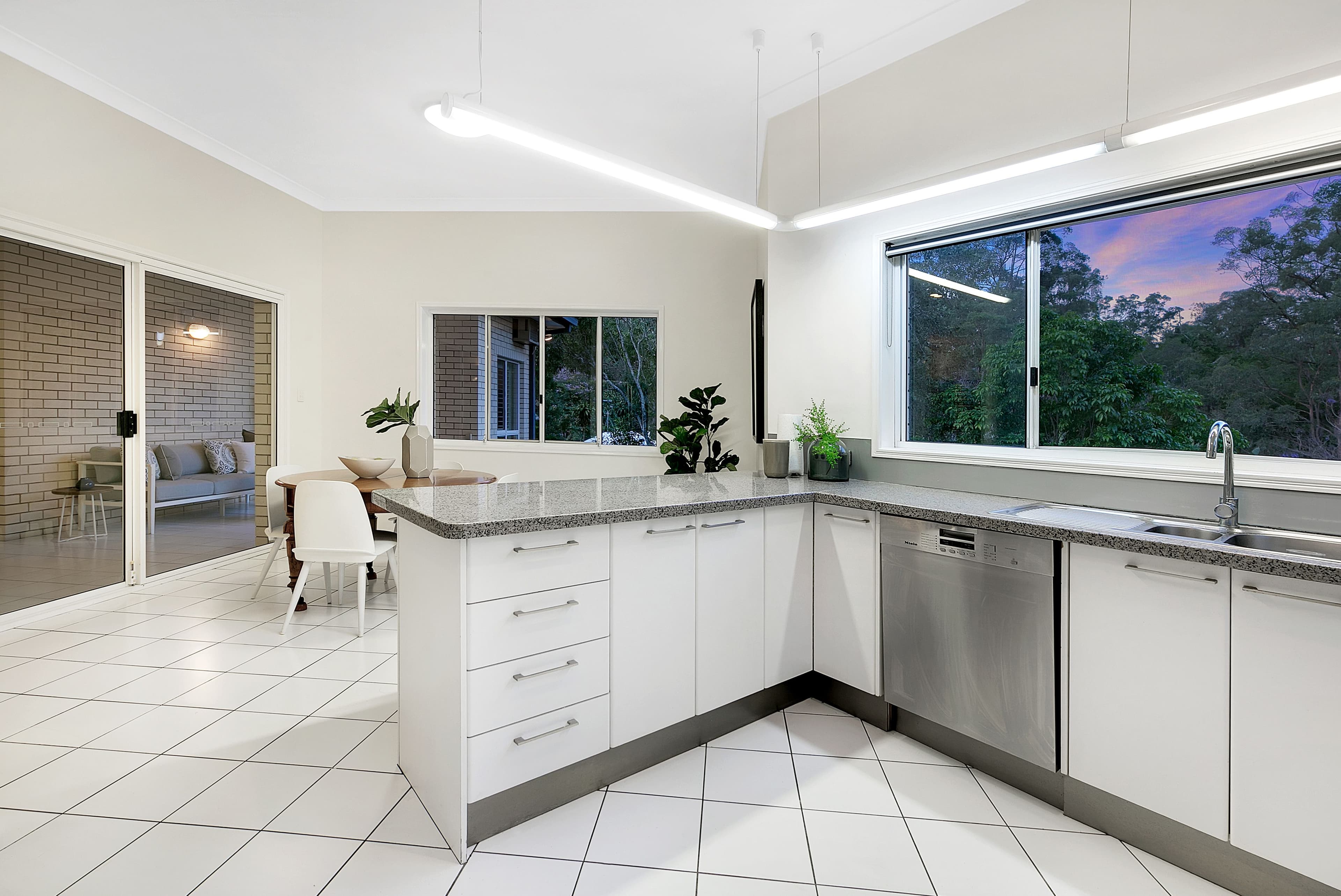 4 Tipuana Place, Bardon QLD 4065, Bardon - Thumbnail 5