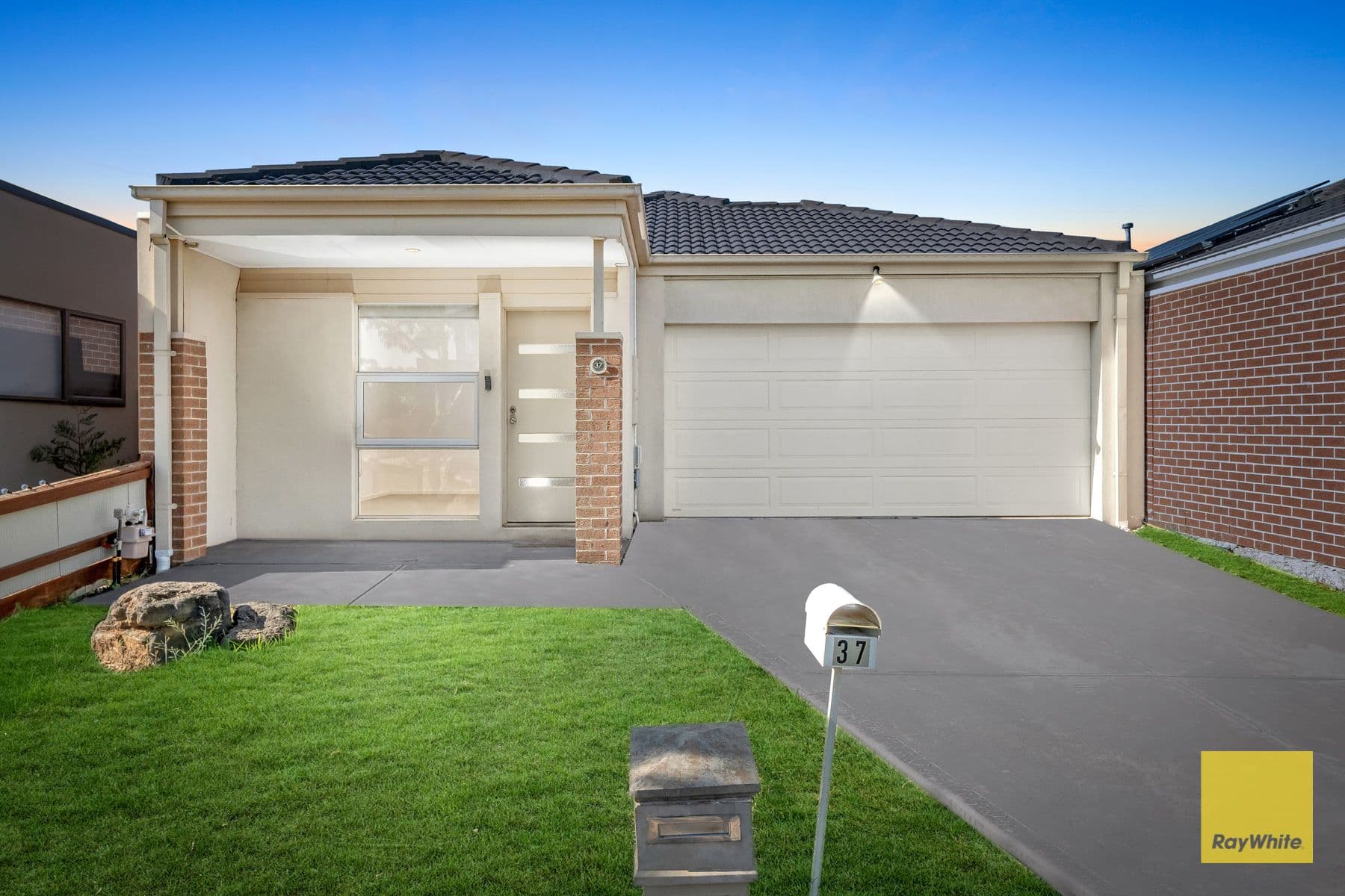 37 Woolybush Drive, Tarneit VIC 3029, Tarneit - Thumbnail 2