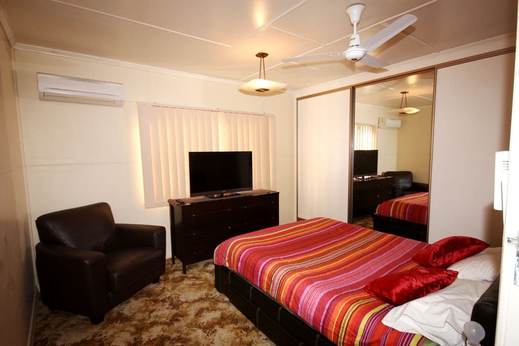 140 Kroombit Street, BILOELA QLD 4715, Biloela - Thumbnail 2