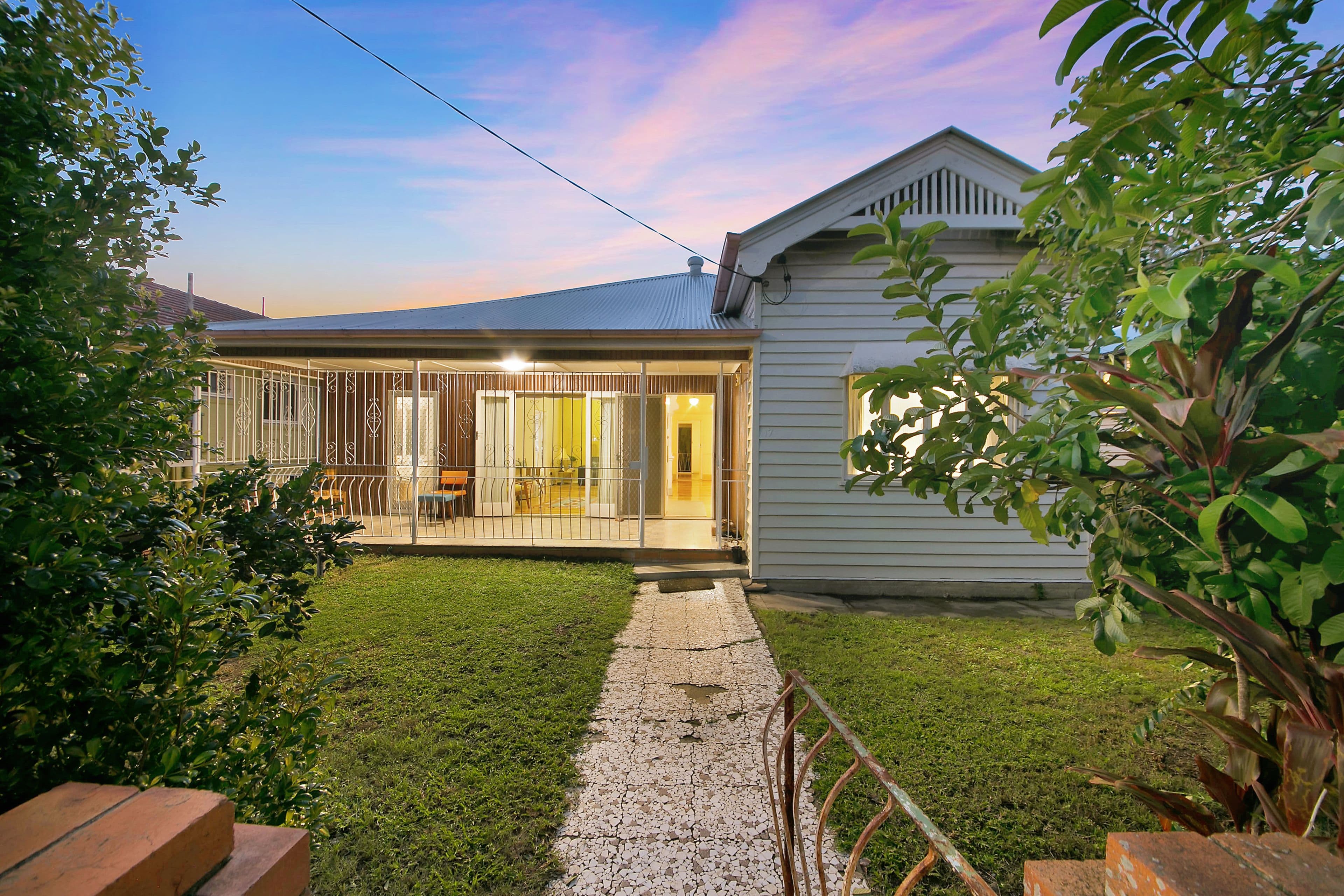 17 Ampthill Street, Highgate Hill QLD 4101, Highgate Hill - Image 1