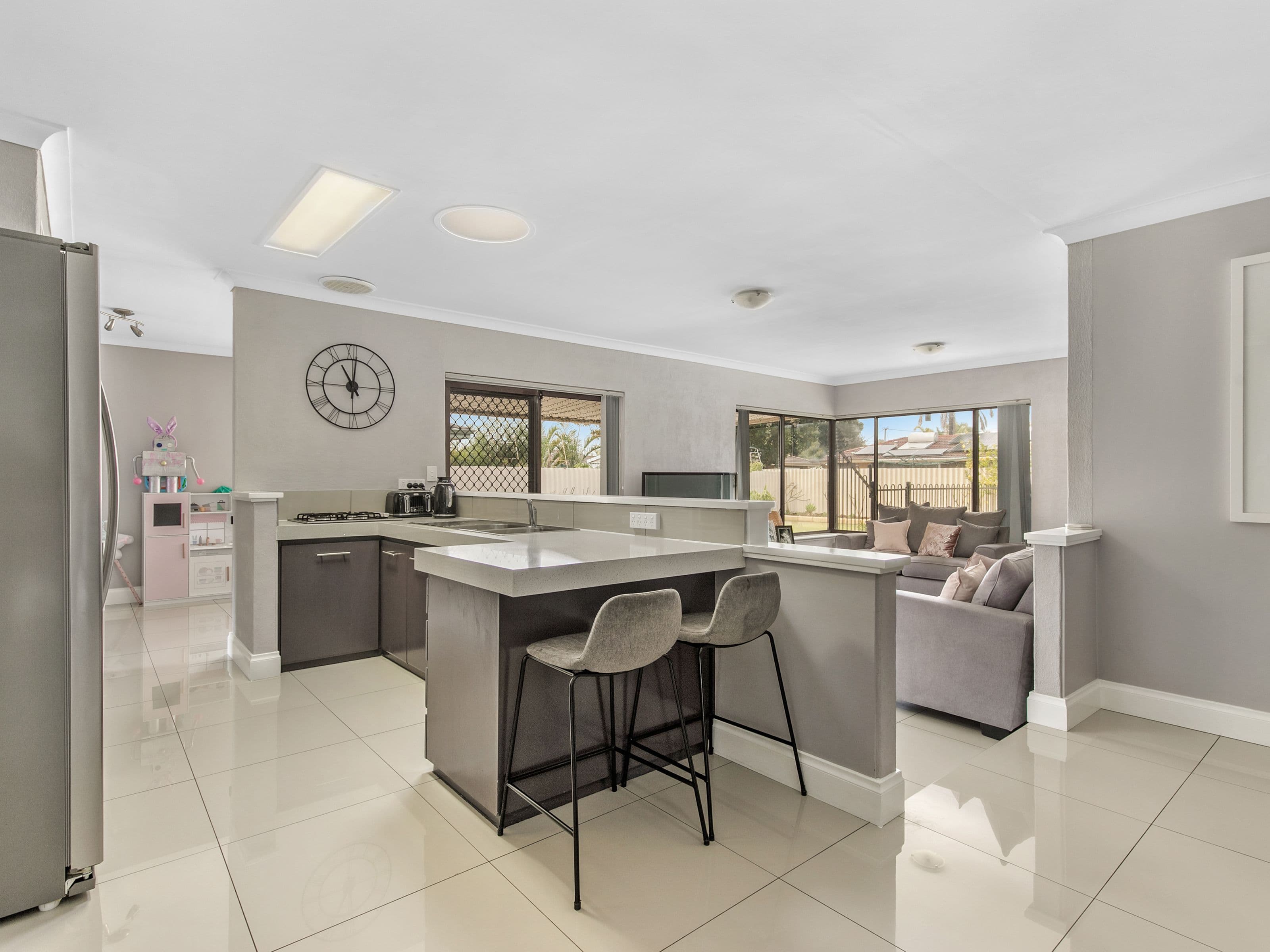 4 Jubilee Drive, Waikiki WA 6169, Waikiki - Thumbnail 3