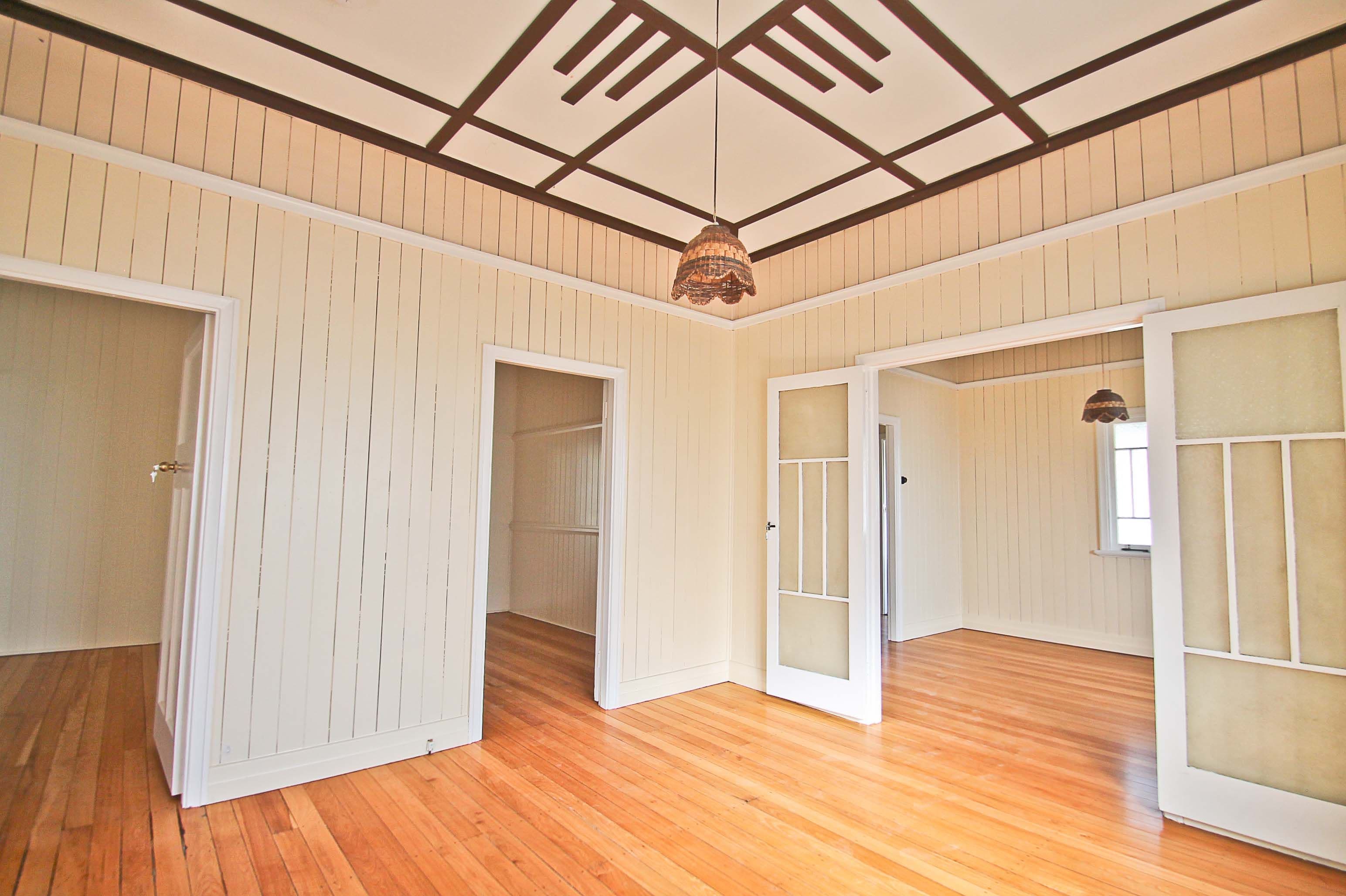 83 Brisbane Road, BUNDAMBA QLD 4304, Bundamba - Thumbnail 2