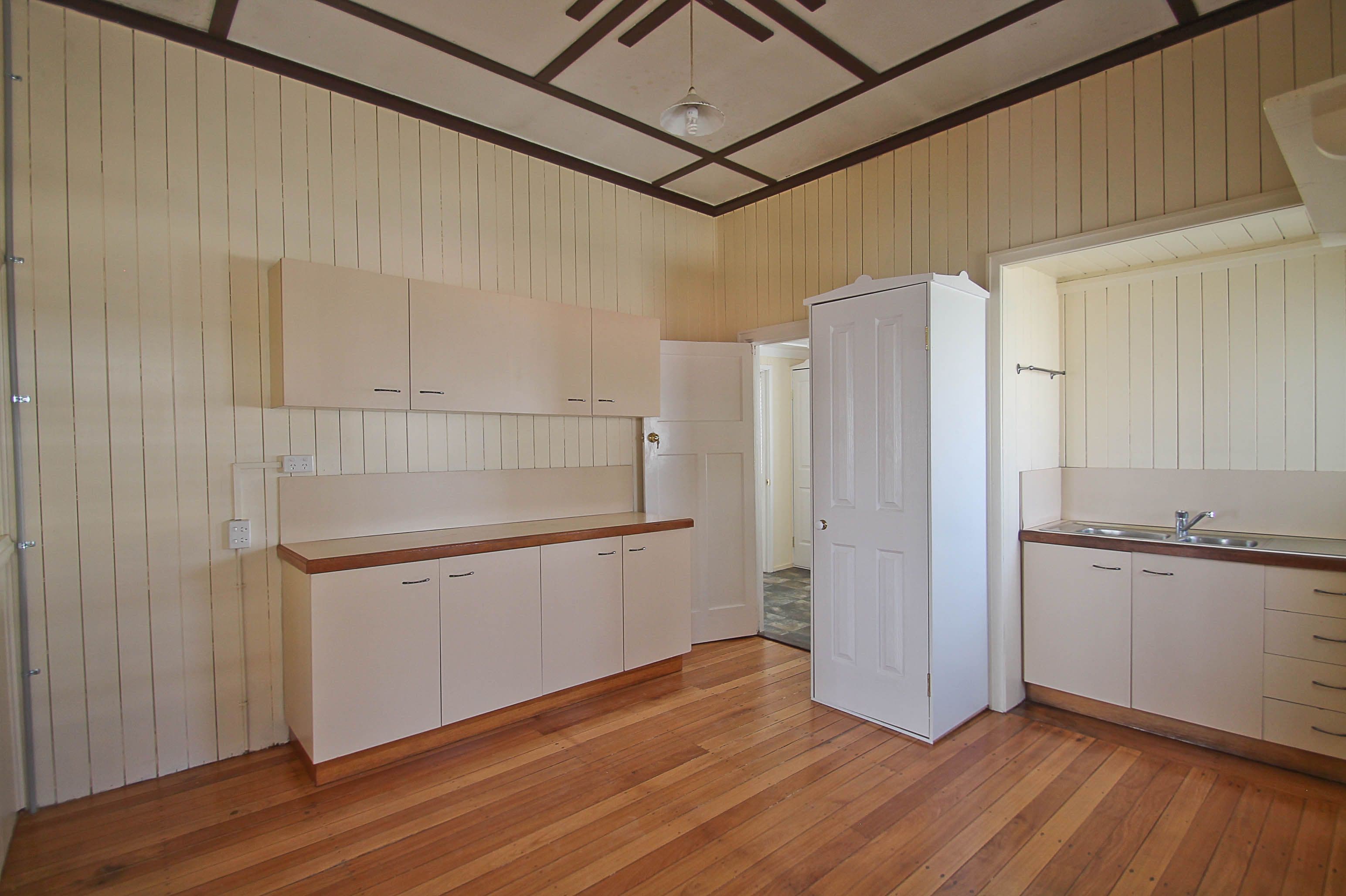 83 Brisbane Road, BUNDAMBA QLD 4304, Bundamba - Thumbnail 8
