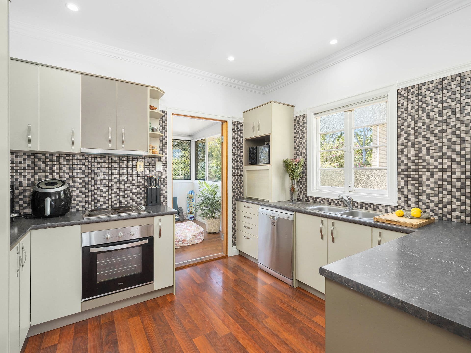 24 Thompson Street, Bundamba QLD 4304, Bundamba - Thumbnail 5