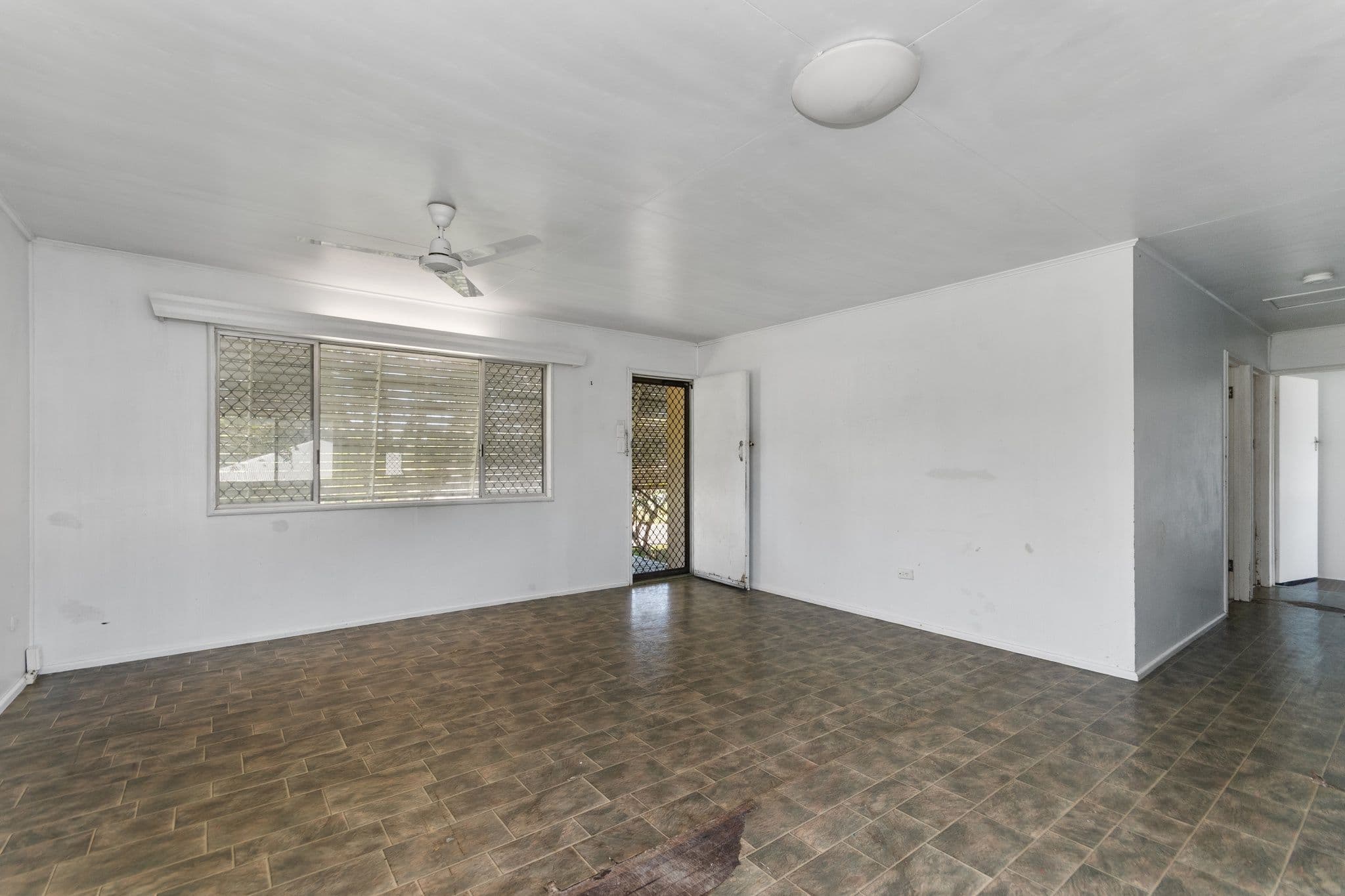 28 Miles Avenue, Kelso QLD 4815, Kelso - Thumbnail 2