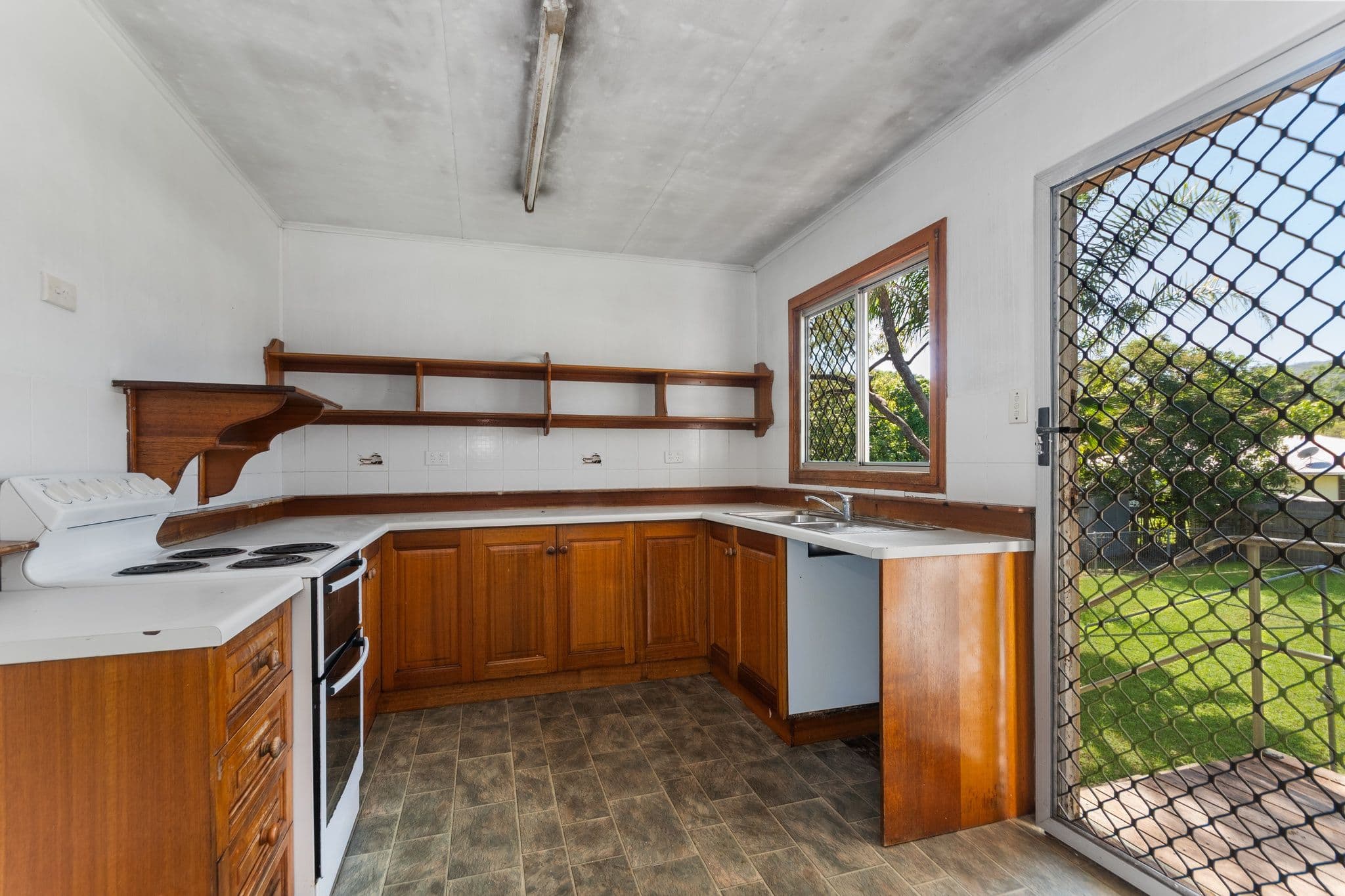 28 Miles Avenue, Kelso QLD 4815, Kelso - Thumbnail 4
