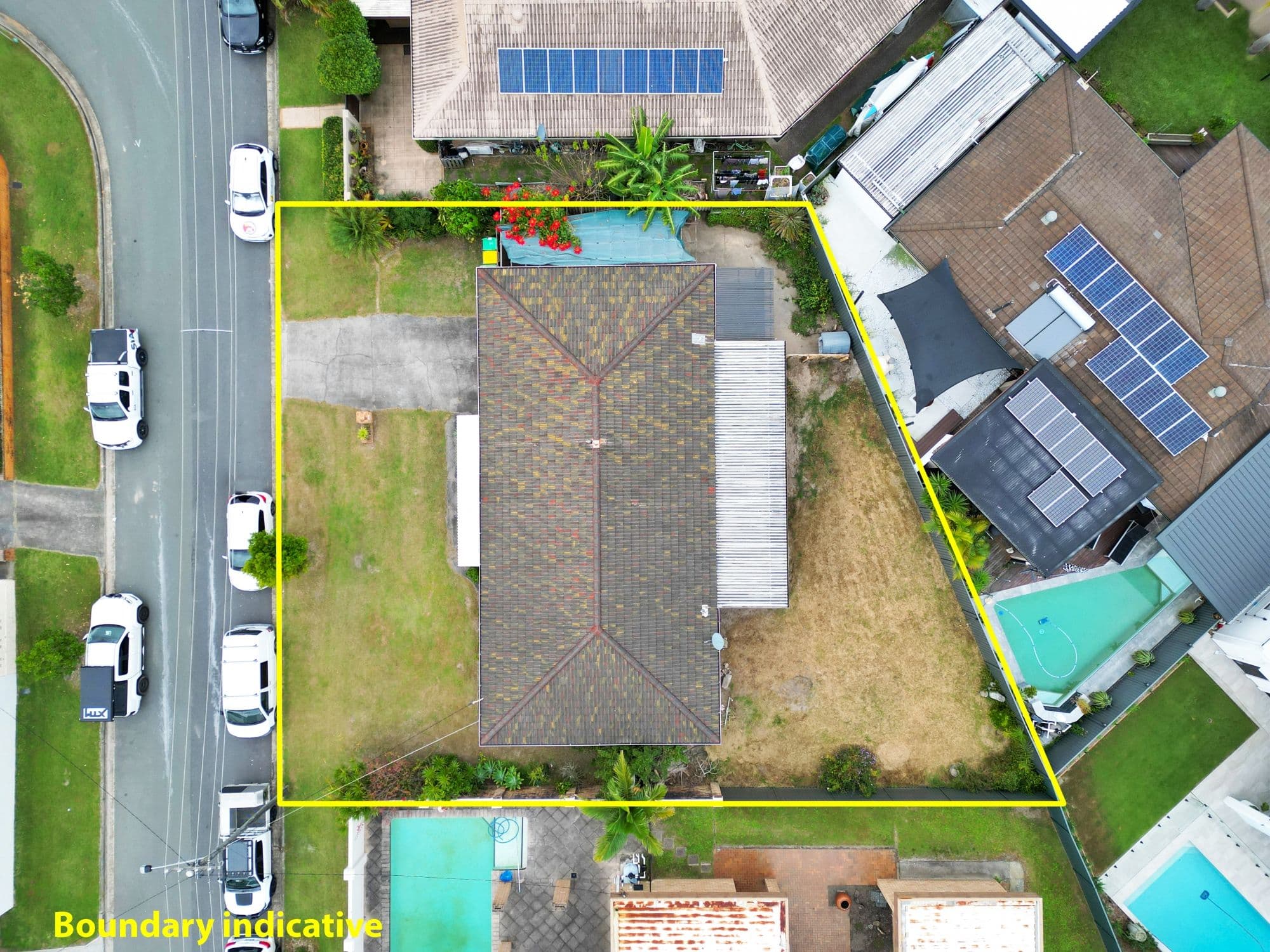 4 Curlew Crescent, Burleigh Waters QLD 4220, Burleigh Waters - Thumbnail 2