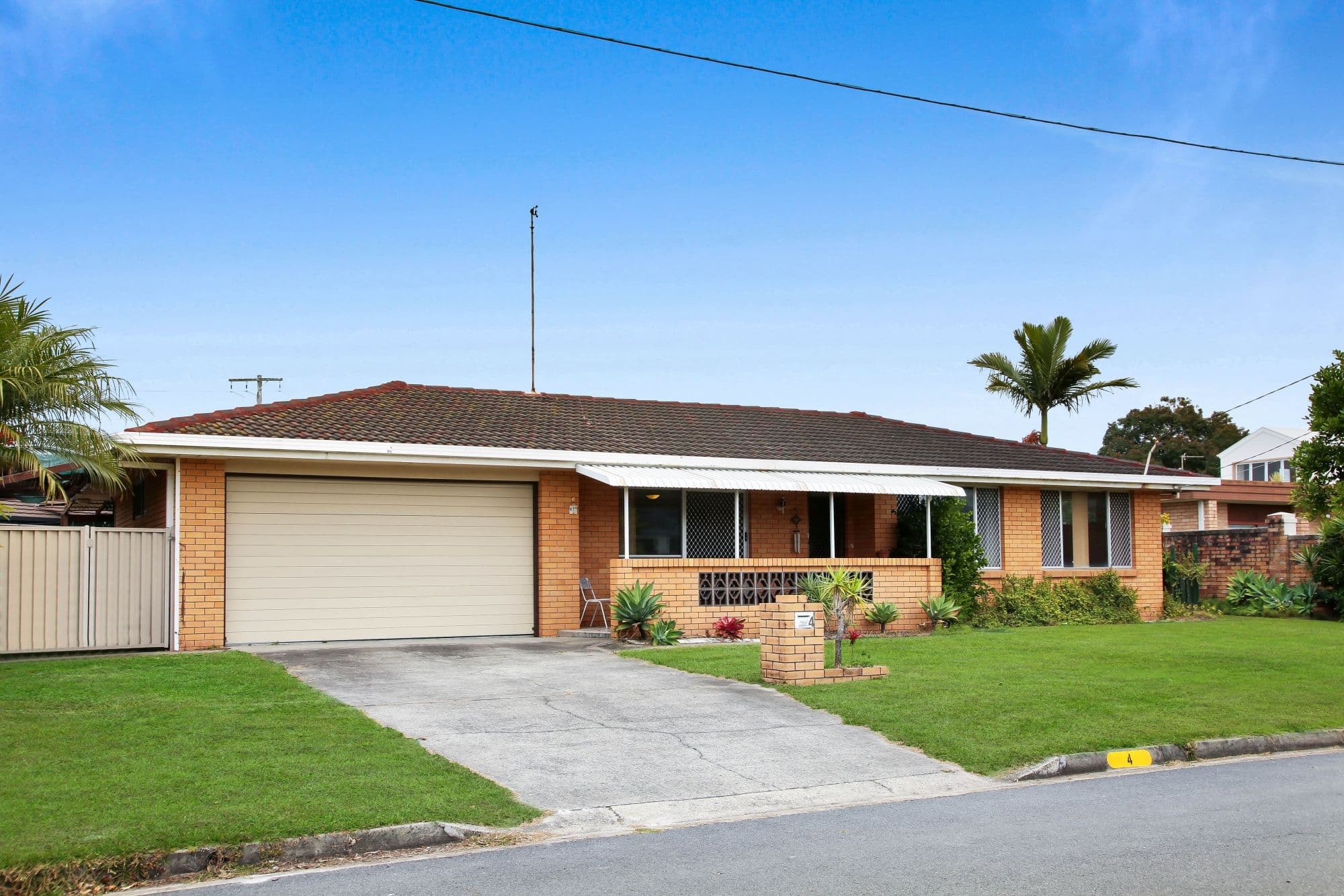 4 Curlew Crescent, Burleigh Waters QLD 4220, Burleigh Waters - Thumbnail 3