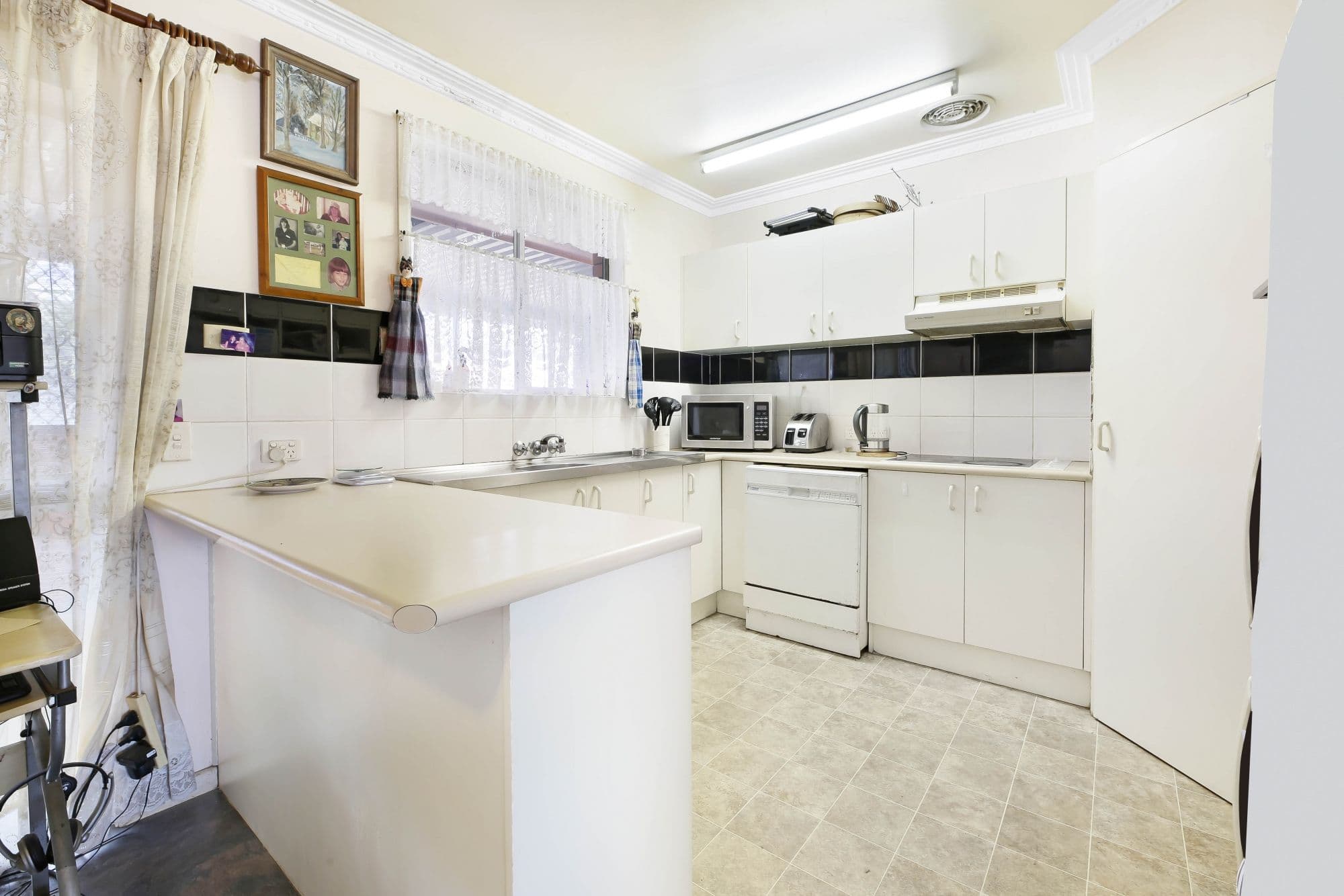 4 Curlew Crescent, Burleigh Waters QLD 4220, Burleigh Waters - Thumbnail 7