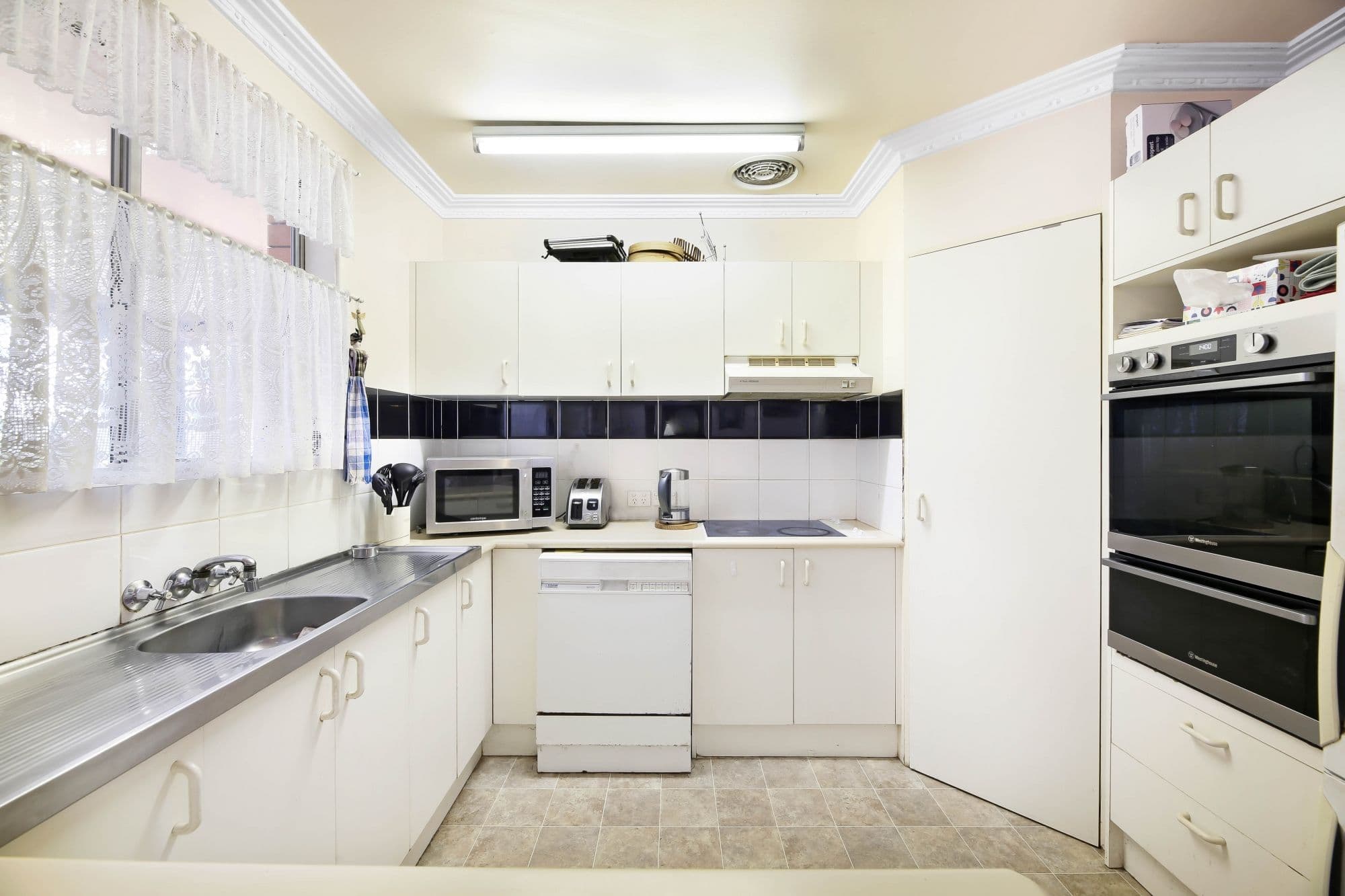 4 Curlew Crescent, Burleigh Waters QLD 4220, Burleigh Waters - Thumbnail 8