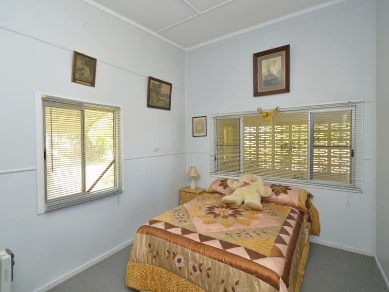 24 Keenan Street, Oonoonba QLD 4811, Oonoonba - Thumbnail 4