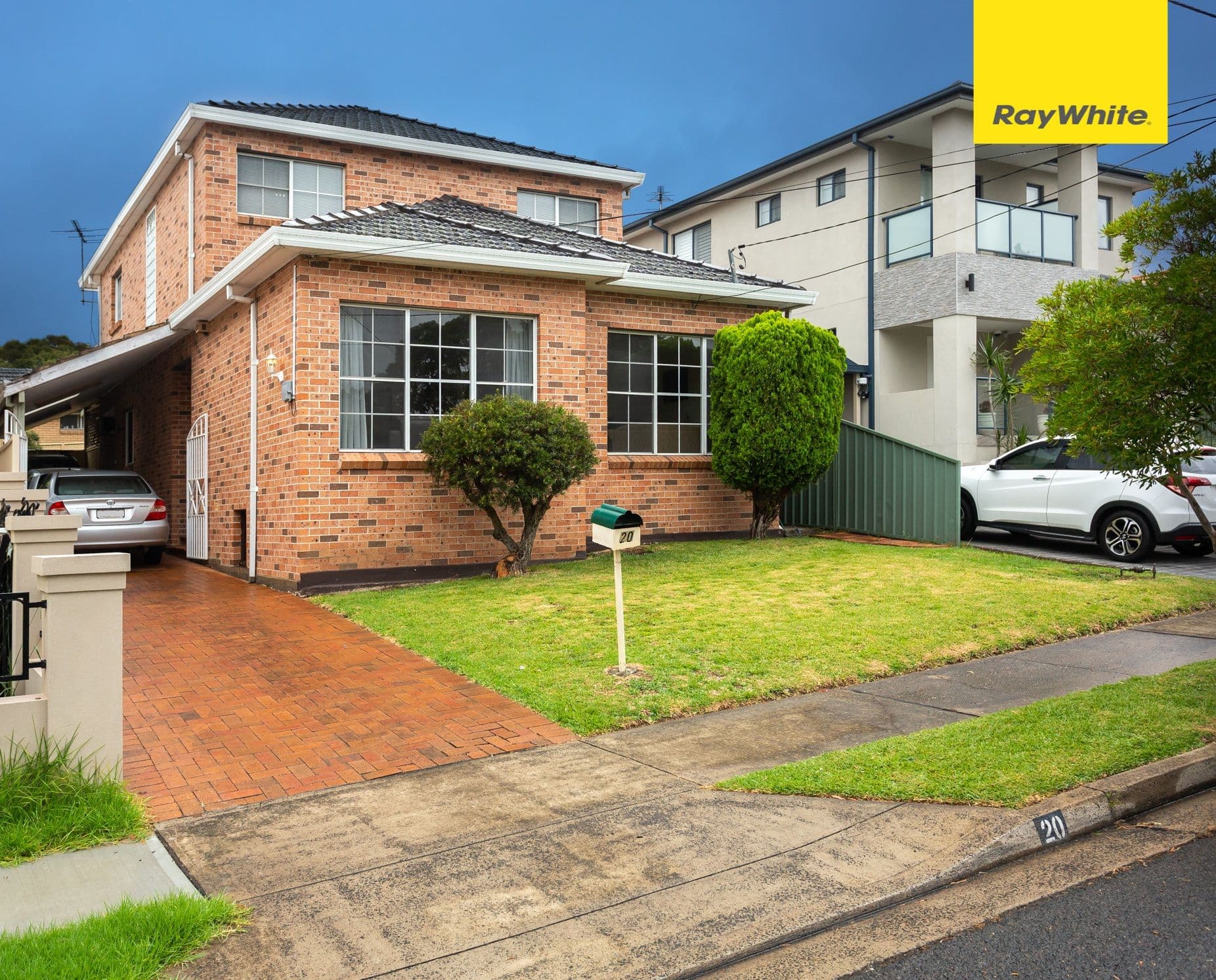 20 Hilton Avenue, Roselands - Image 1