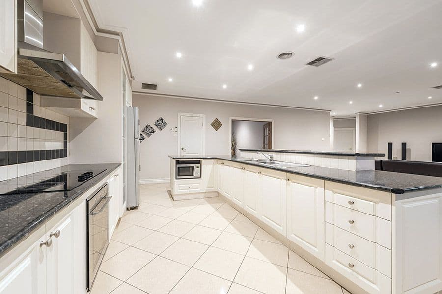 4 Holbeck Place, Craigieburn VIC 3064, Craigieburn - Thumbnail 3