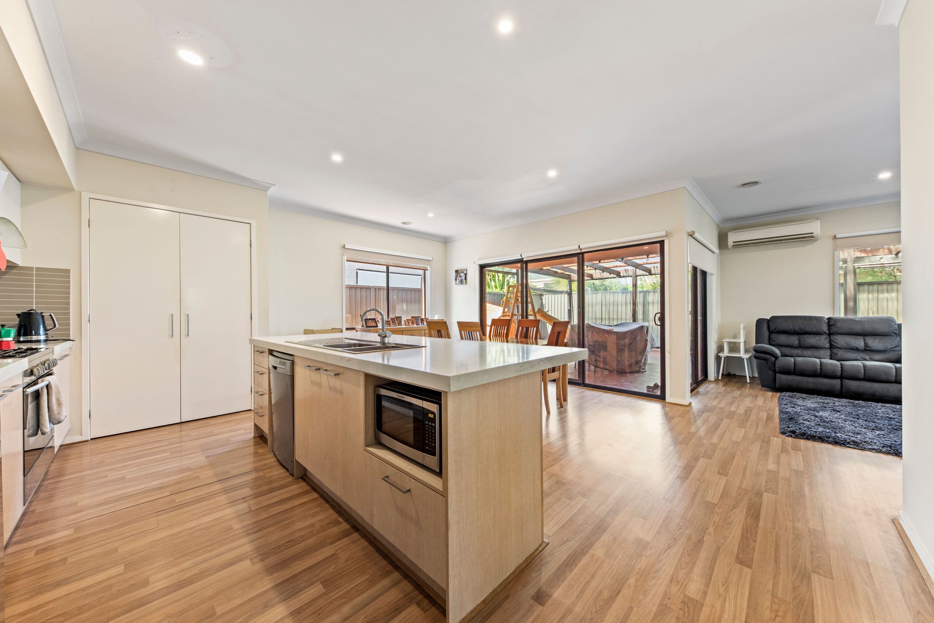17 Wembley Circuit, Pakenham VIC 3810, Pakenham - Thumbnail 4