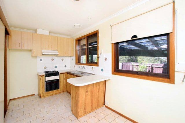121 Broadhurst Avenue, RESERVOIR VIC 3073, Reservoir - Thumbnail 3