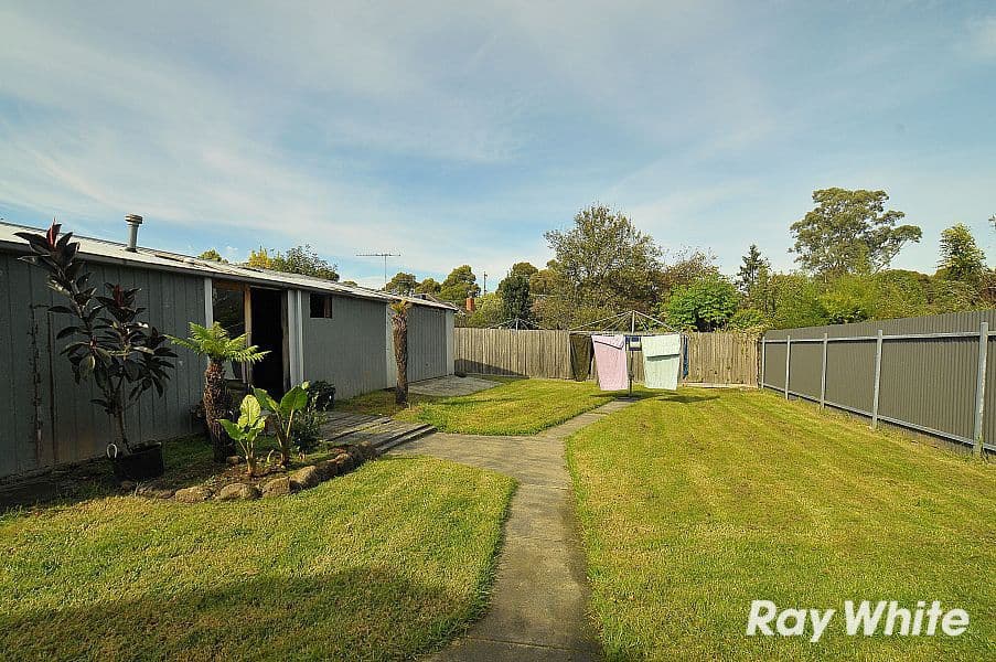 9 Lynn Drive, FERNTREE GULLY VIC 3156, Ferntree Gully - Thumbnail 2