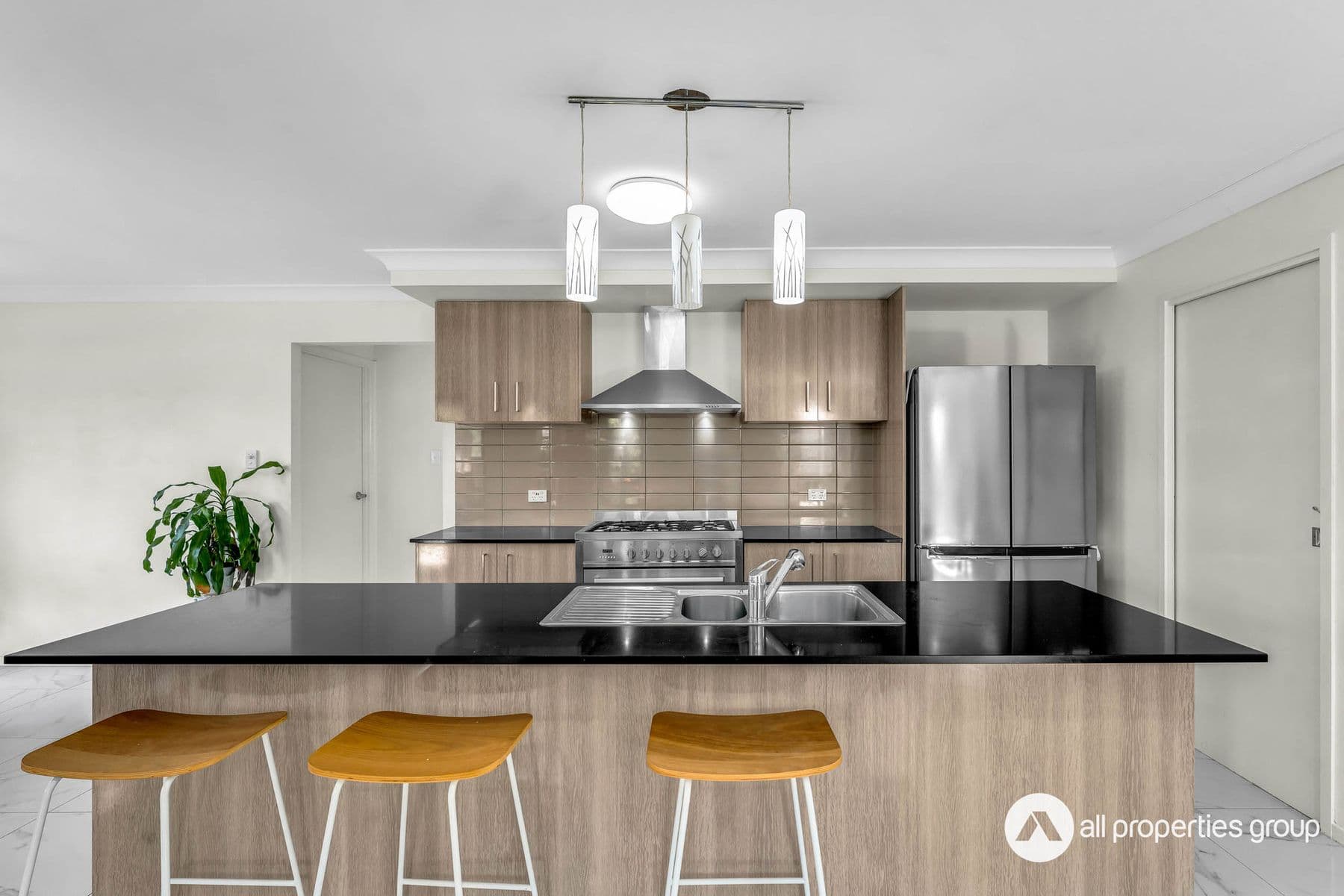 2 Niels Crescent, Park Ridge QLD 4125, Park Ridge - Thumbnail 2