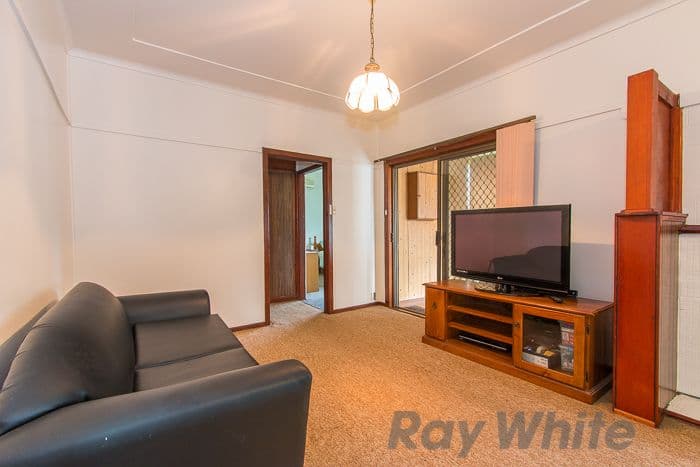 3 Fairleigh Street, Glendale - Thumbnail 3