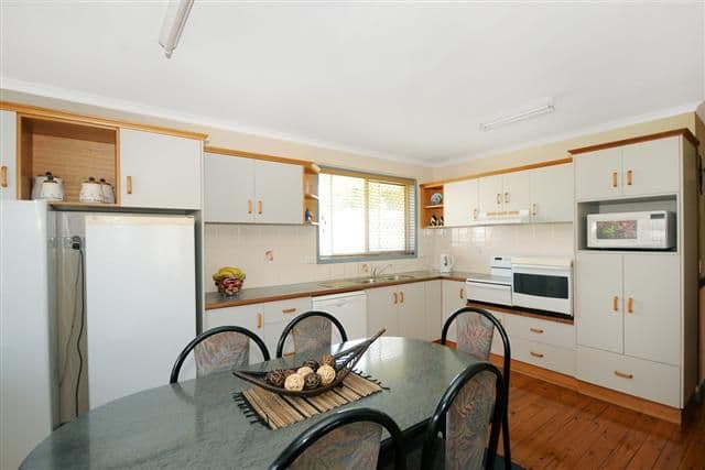 13 Cambridge Street, HARRISTOWN QLD 4350, Harristown - Thumbnail 4
