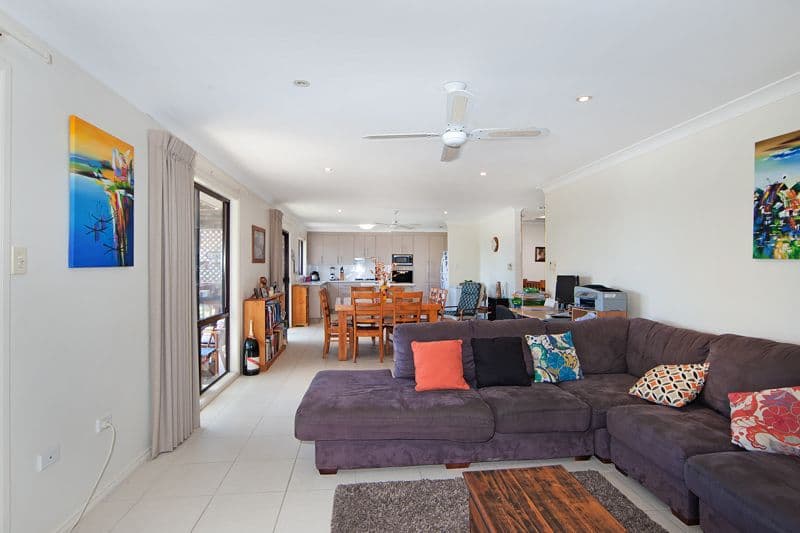 21 Sabrina Avenue, BATEAU BAY NSW 2261, Bateau Bay - Thumbnail 2