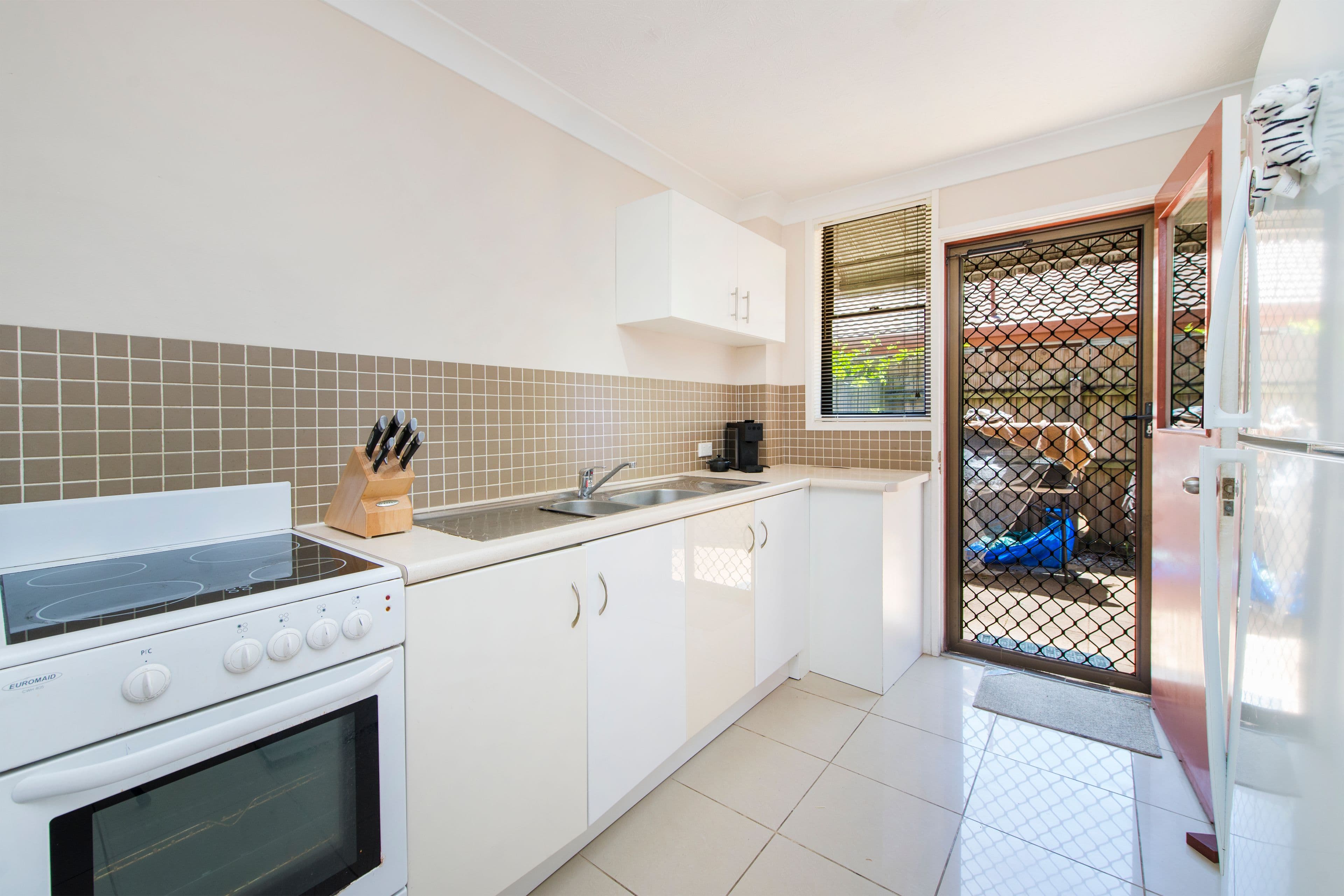 4 Christina Court, Mermaid Waters QLD 4218, Mermaid Waters - Thumbnail 2