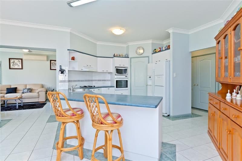 9 Newcomb Court, REDLAND BAY QLD 4165, Redland Bay - Thumbnail 6