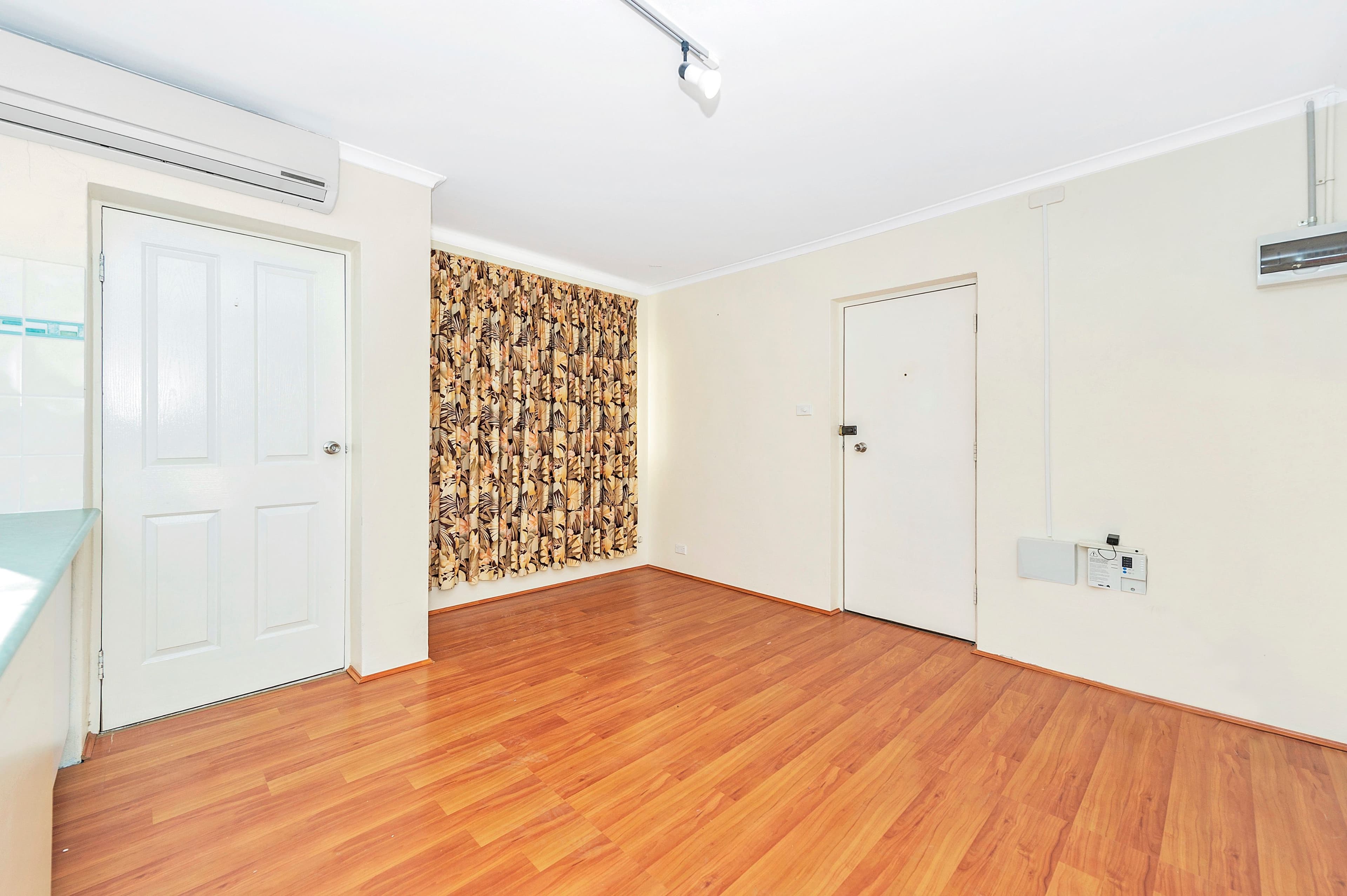 48-50 Trinculo Place, Queanbeyan NSW 2620, Queanbeyan East - Thumbnail 3