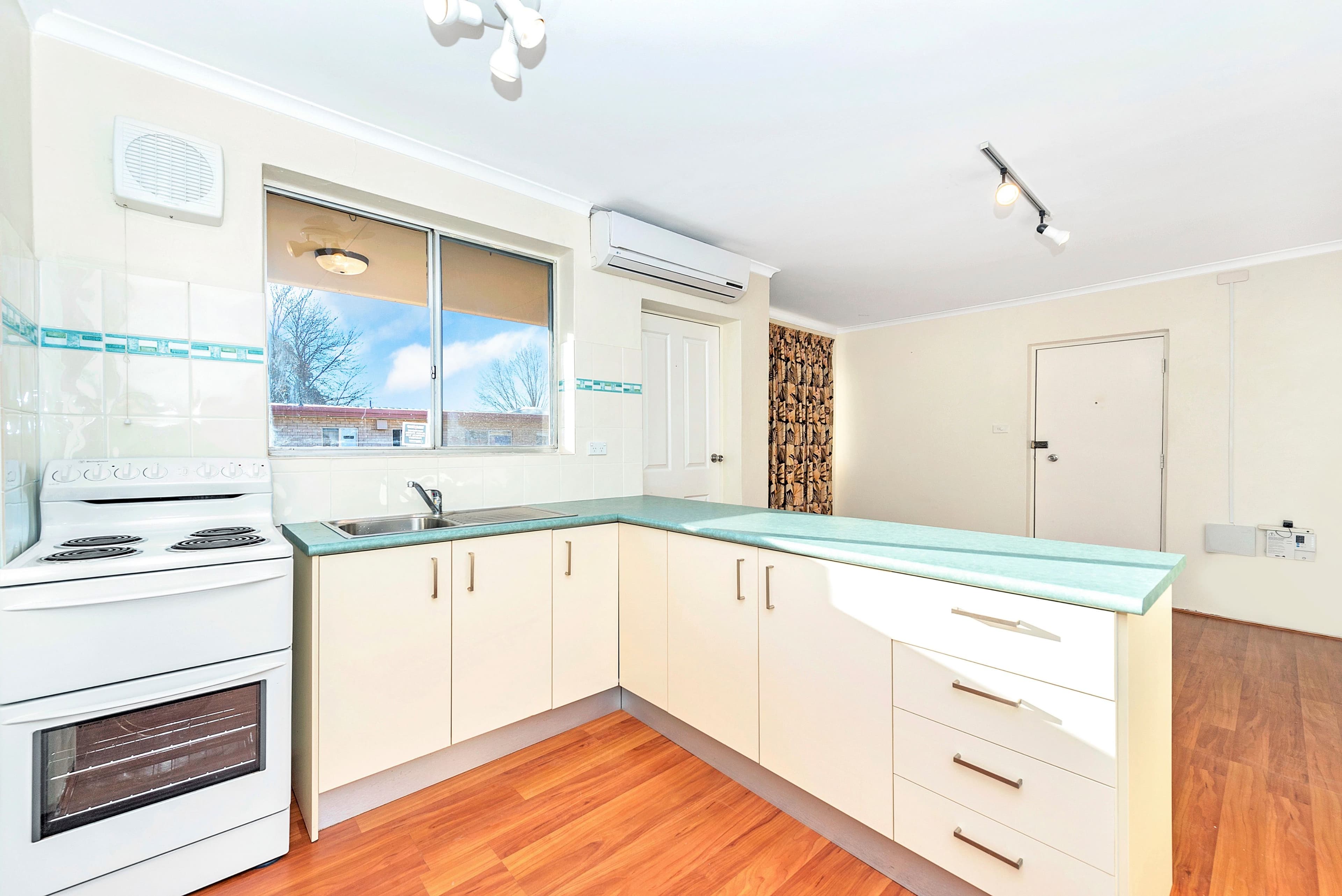 48-50 Trinculo Place, Queanbeyan NSW 2620, Queanbeyan East - Thumbnail 6