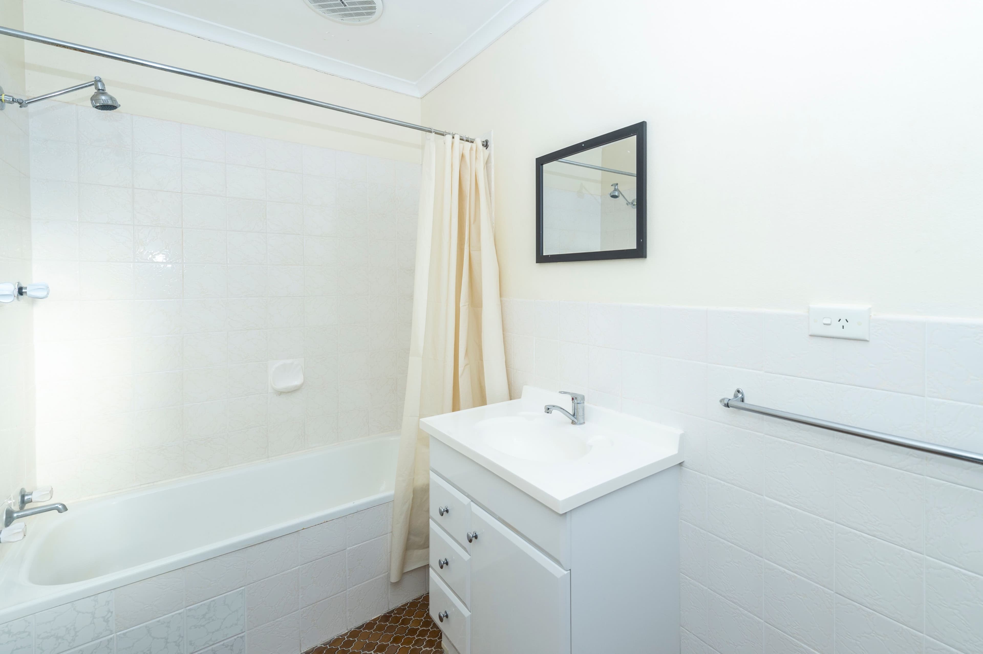 48-50 Trinculo Place, Queanbeyan NSW 2620, Queanbeyan East - Thumbnail 7