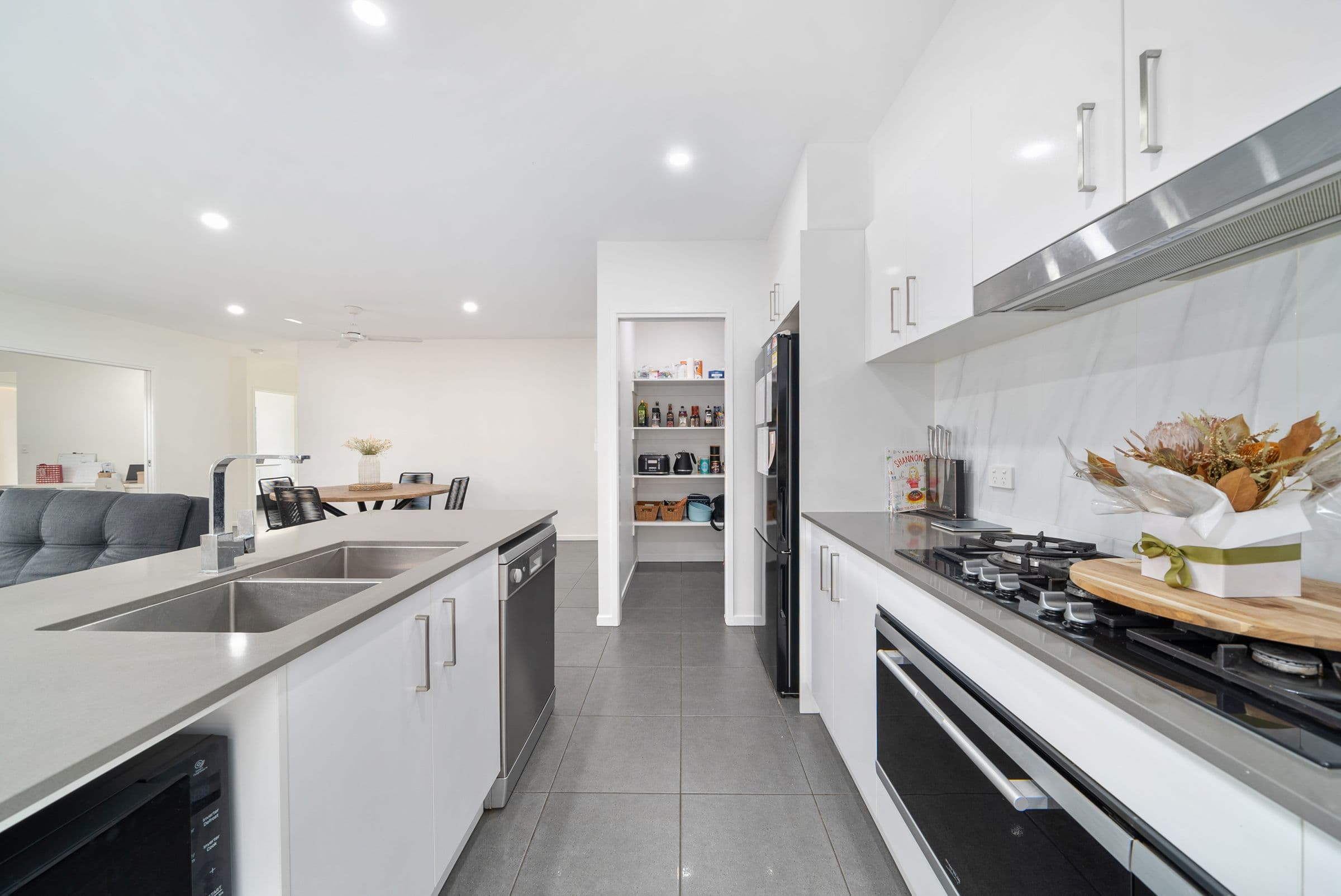 33 Buccaneer Street, Newport QLD 4020, Newport - Thumbnail 3