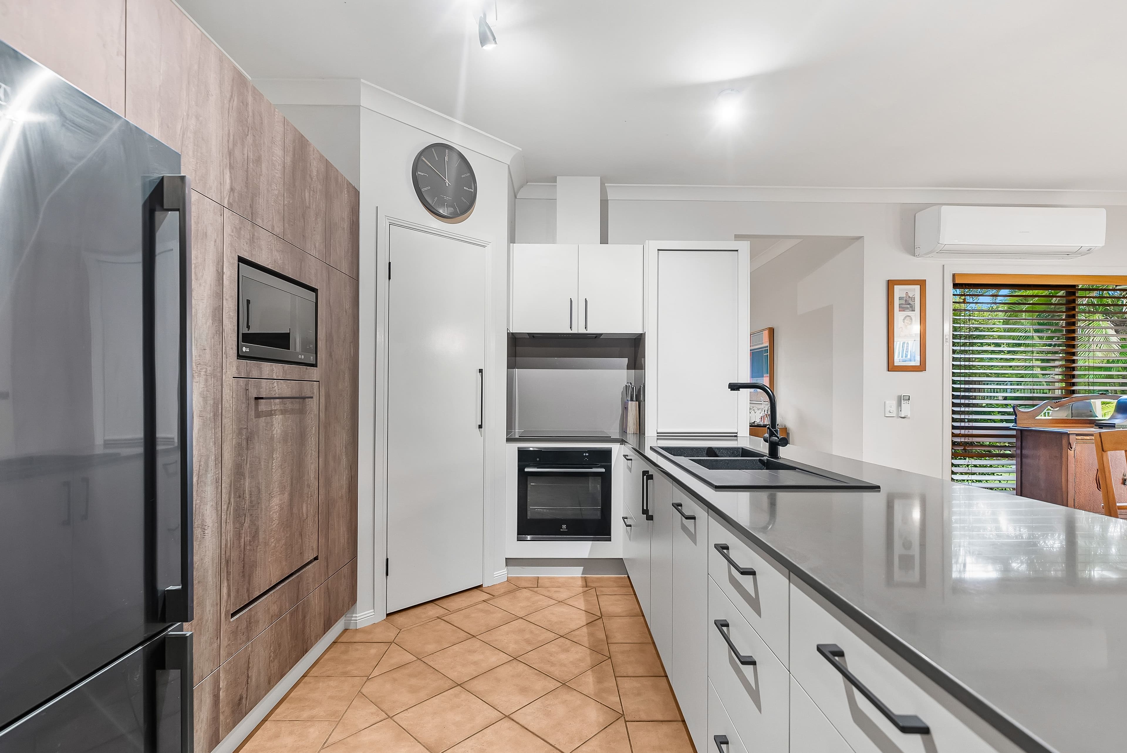 8 Forest Drive, Elanora QLD 4221, Elanora - Thumbnail 4