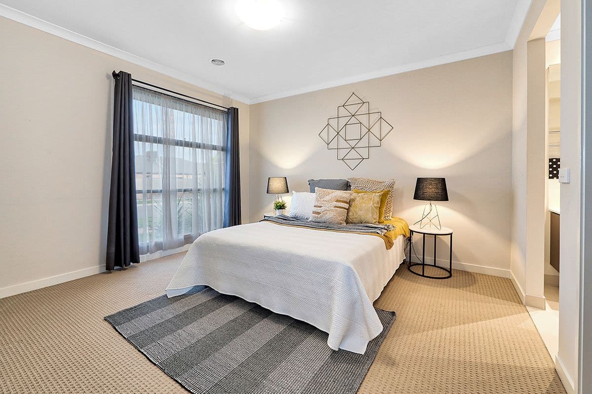 12 Compton Way, Clyde North VIC 3978, Clyde North - Thumbnail 2