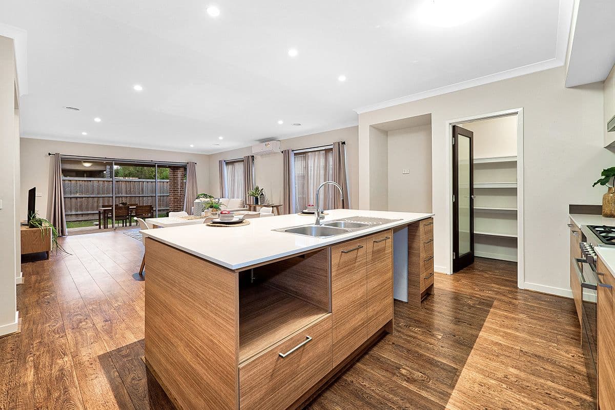 12 Compton Way, Clyde North VIC 3978, Clyde North - Thumbnail 7
