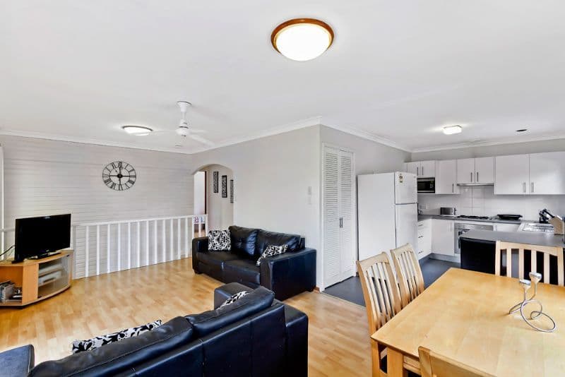 8 Gladys Avenue, BERKELEY VALE NSW 2261, Berkeley Vale - Thumbnail 2