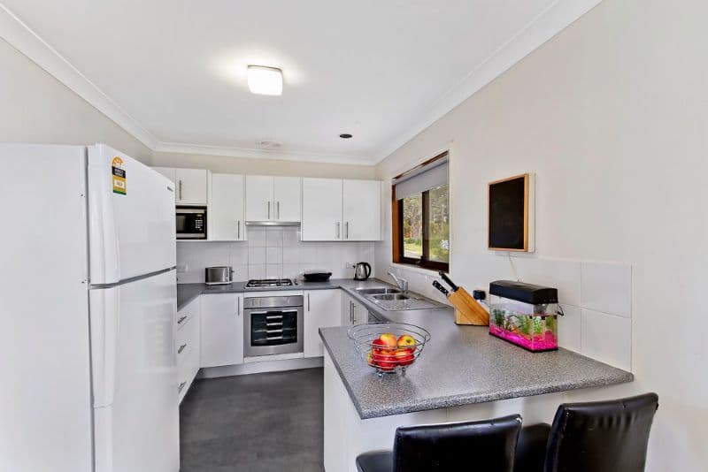 8 Gladys Avenue, BERKELEY VALE NSW 2261, Berkeley Vale - Thumbnail 3