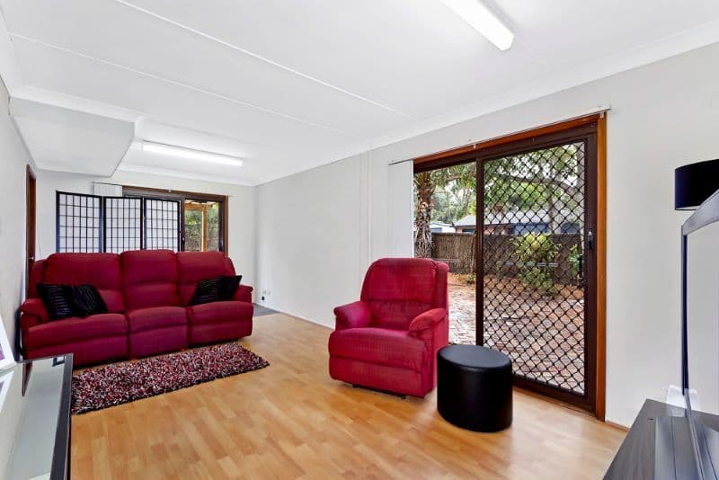 8 Gladys Avenue, BERKELEY VALE NSW 2261, Berkeley Vale - Thumbnail 8