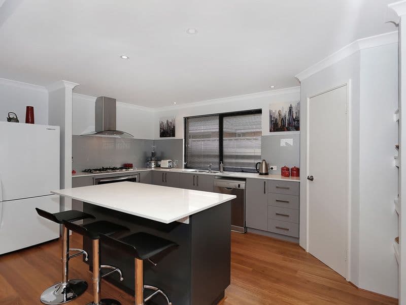 1 Greco Lane, CAVERSHAM WA 6055, Caversham - Thumbnail 4