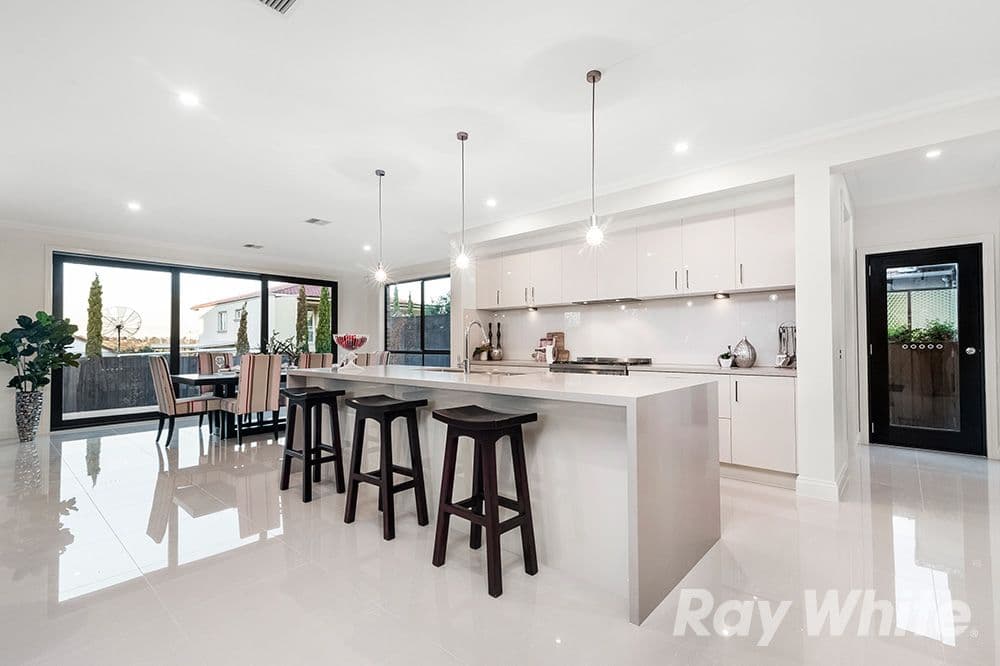24 Durward Avenue, Glen Waverley VIC 3150, Glen Waverley - Thumbnail 2