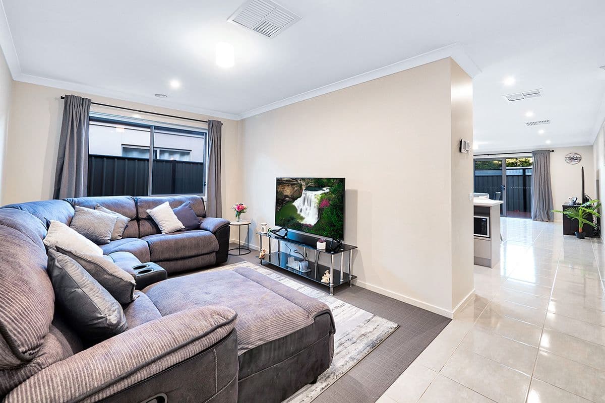 36 Burford Way, Cranbourne North VIC 3977, Cranbourne North - Thumbnail 2