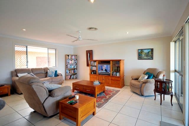 58 Honeyeater Drive, BURLEIGH WATERS QLD 4220, Burleigh Waters - Thumbnail 2