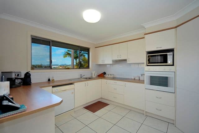 58 Honeyeater Drive, BURLEIGH WATERS QLD 4220, Burleigh Waters - Thumbnail 3