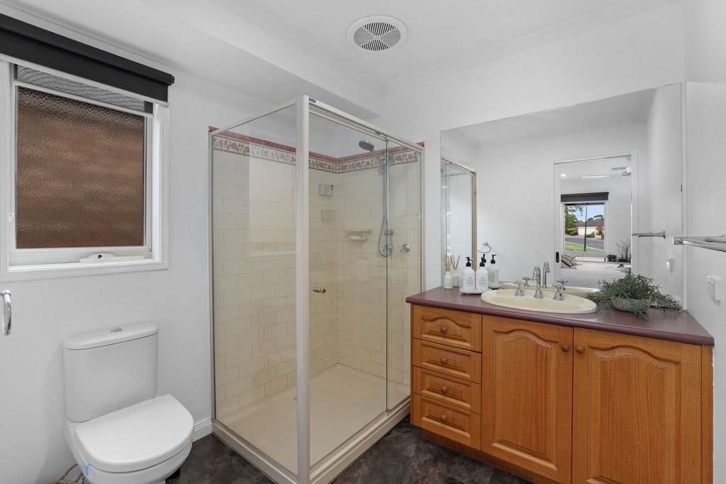 13 Fairhaven Crescent, Hoppers Crossing VIC 3029, Hoppers Crossing - Thumbnail 3