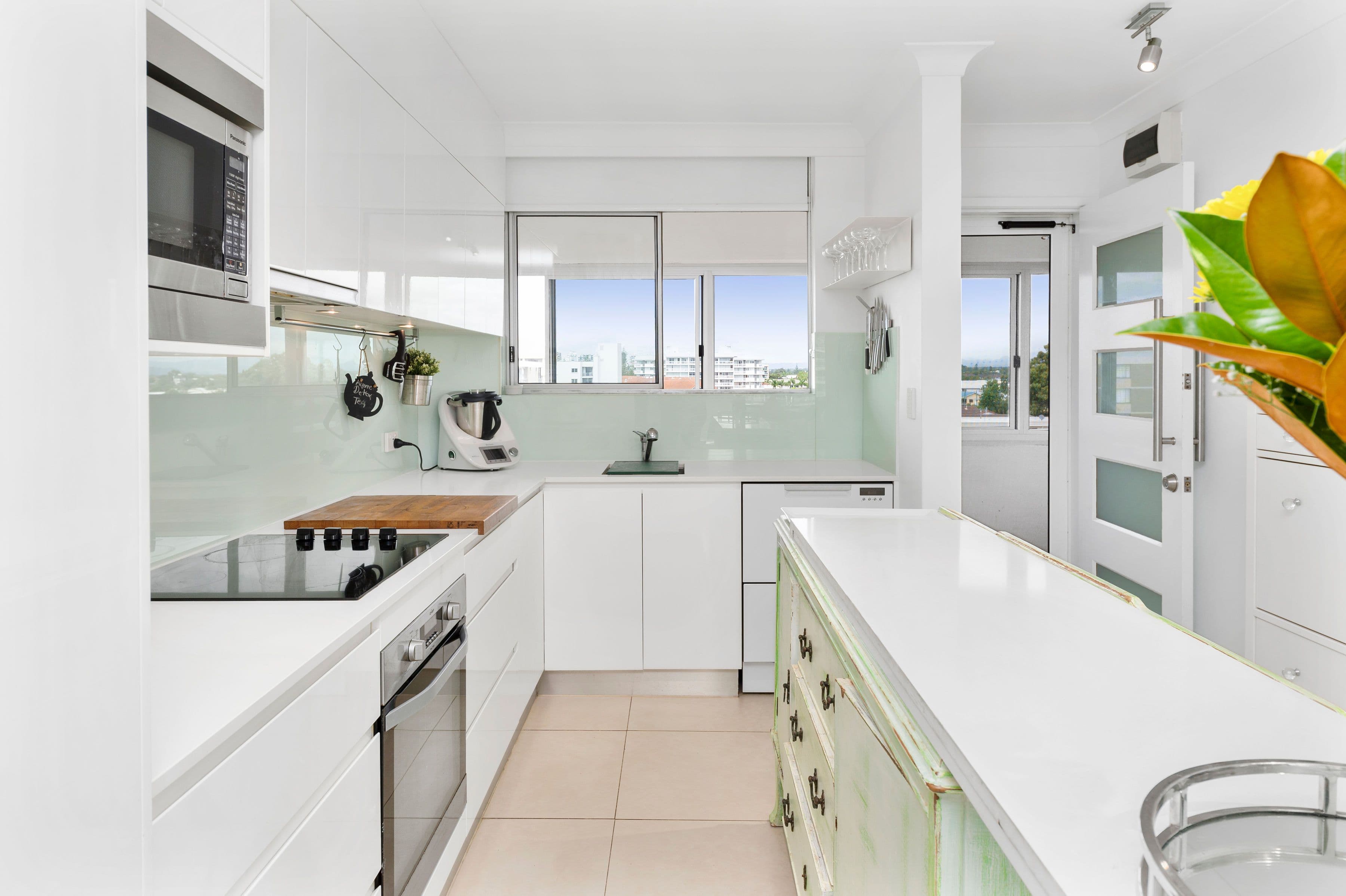 554 Marine Parade, Biggera Waters QLD 4216, Biggera Waters - Thumbnail 5