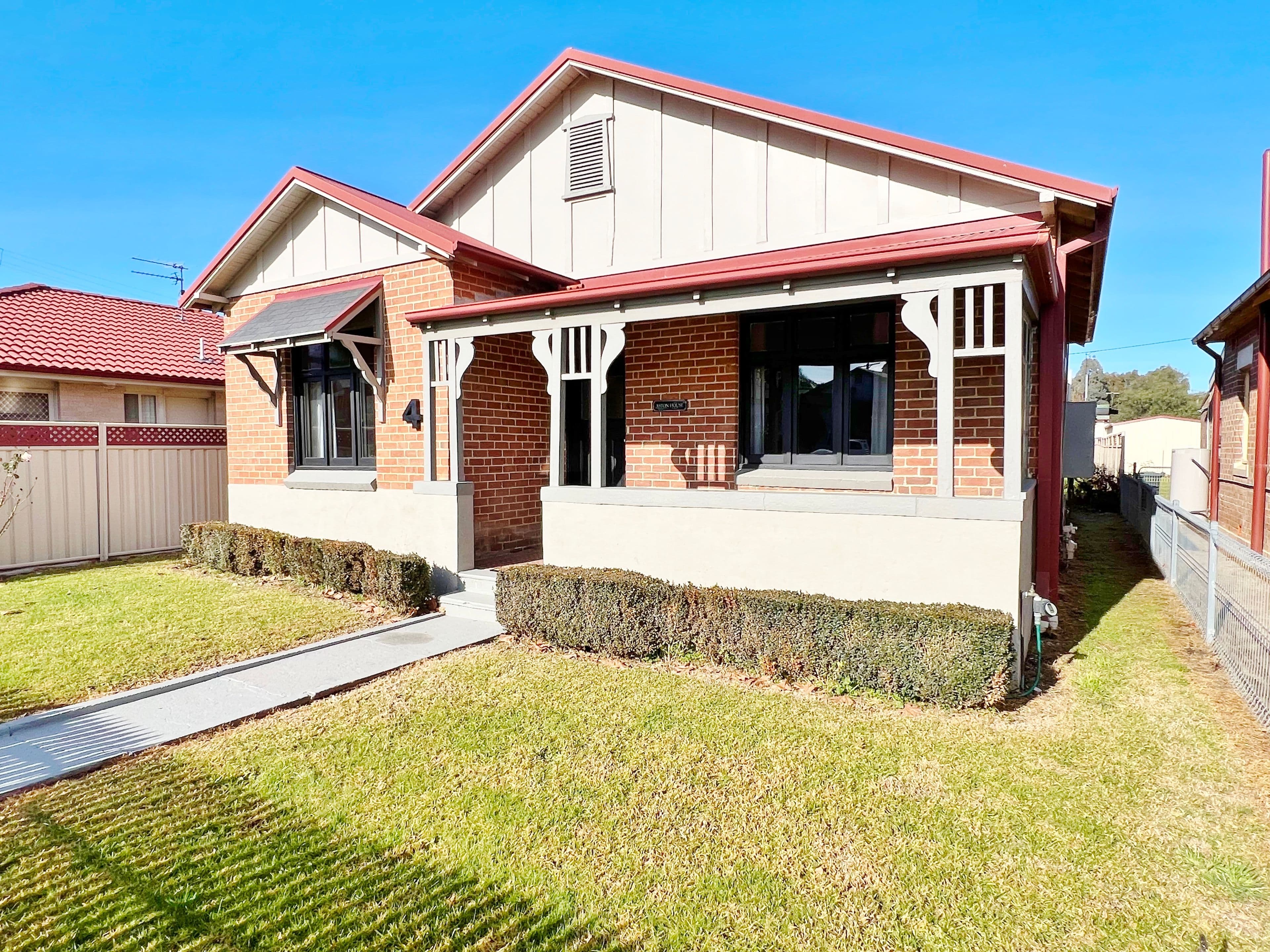 4 Boorowa Street, Young NSW 2594, Young - Thumbnail 2