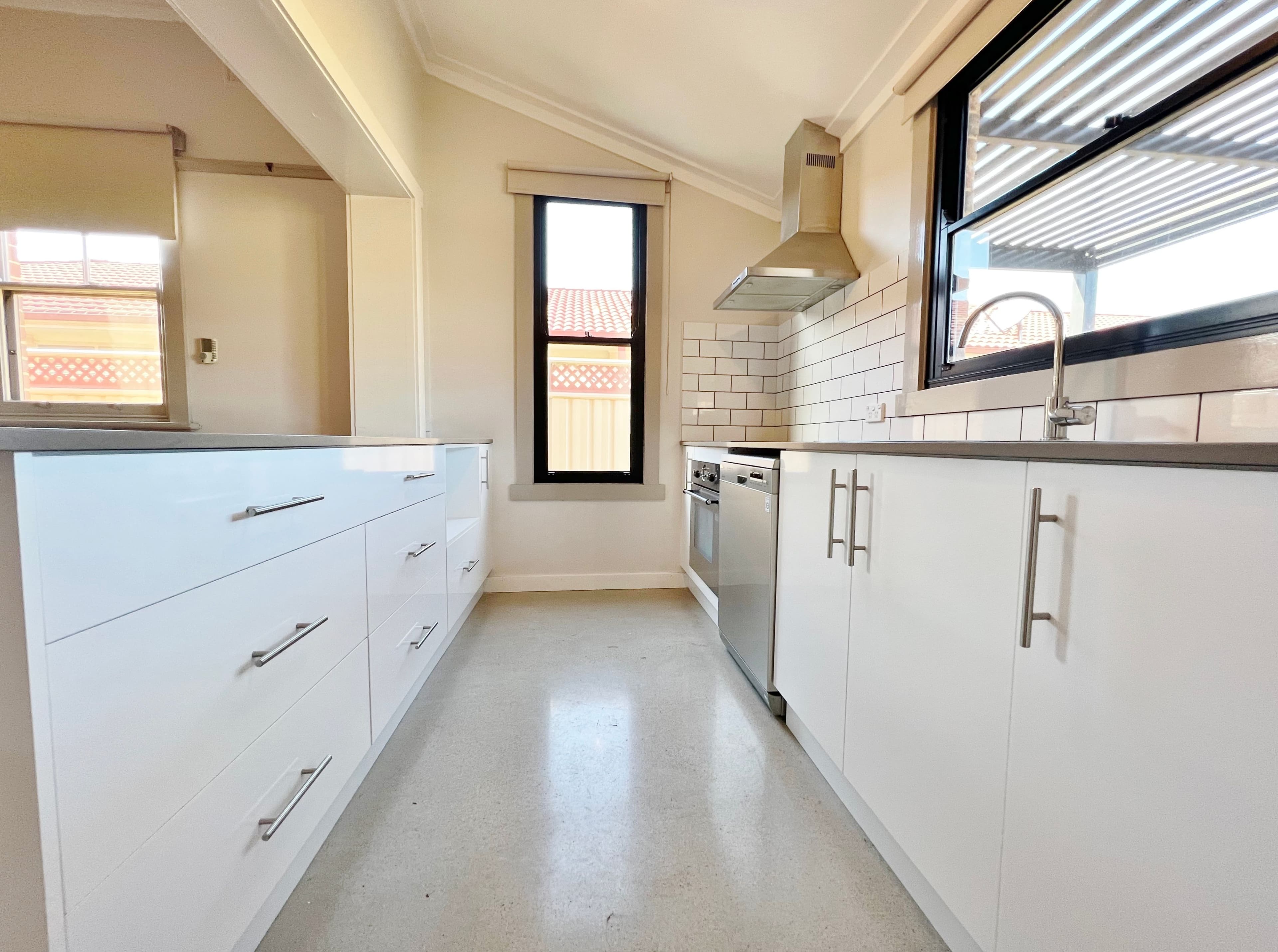 4 Boorowa Street, Young NSW 2594, Young - Thumbnail 4
