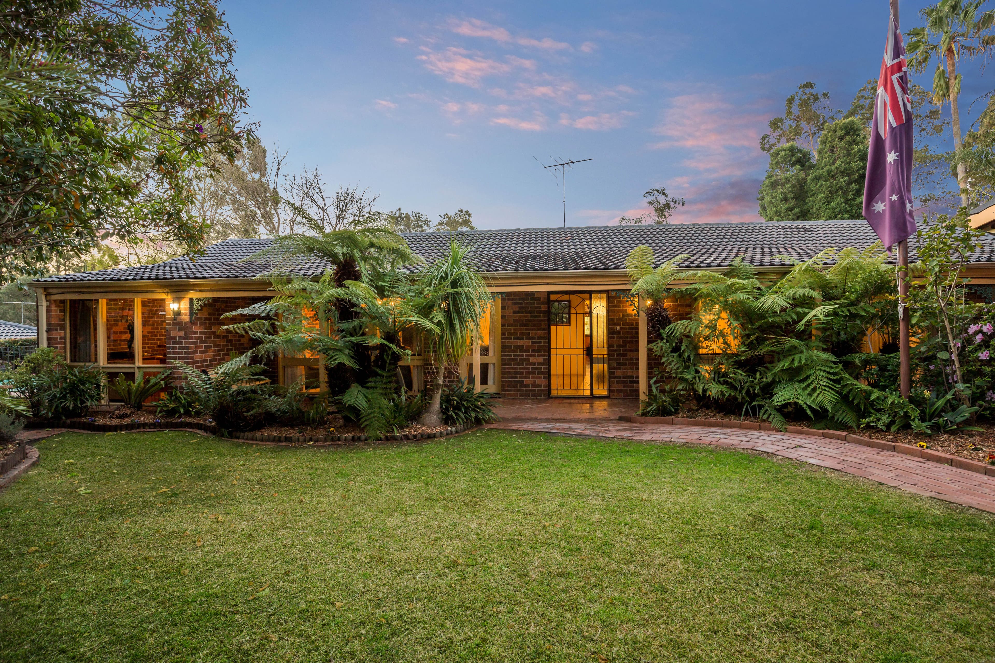 30 Grevillea Grove, Baulkham Hills - Image 1