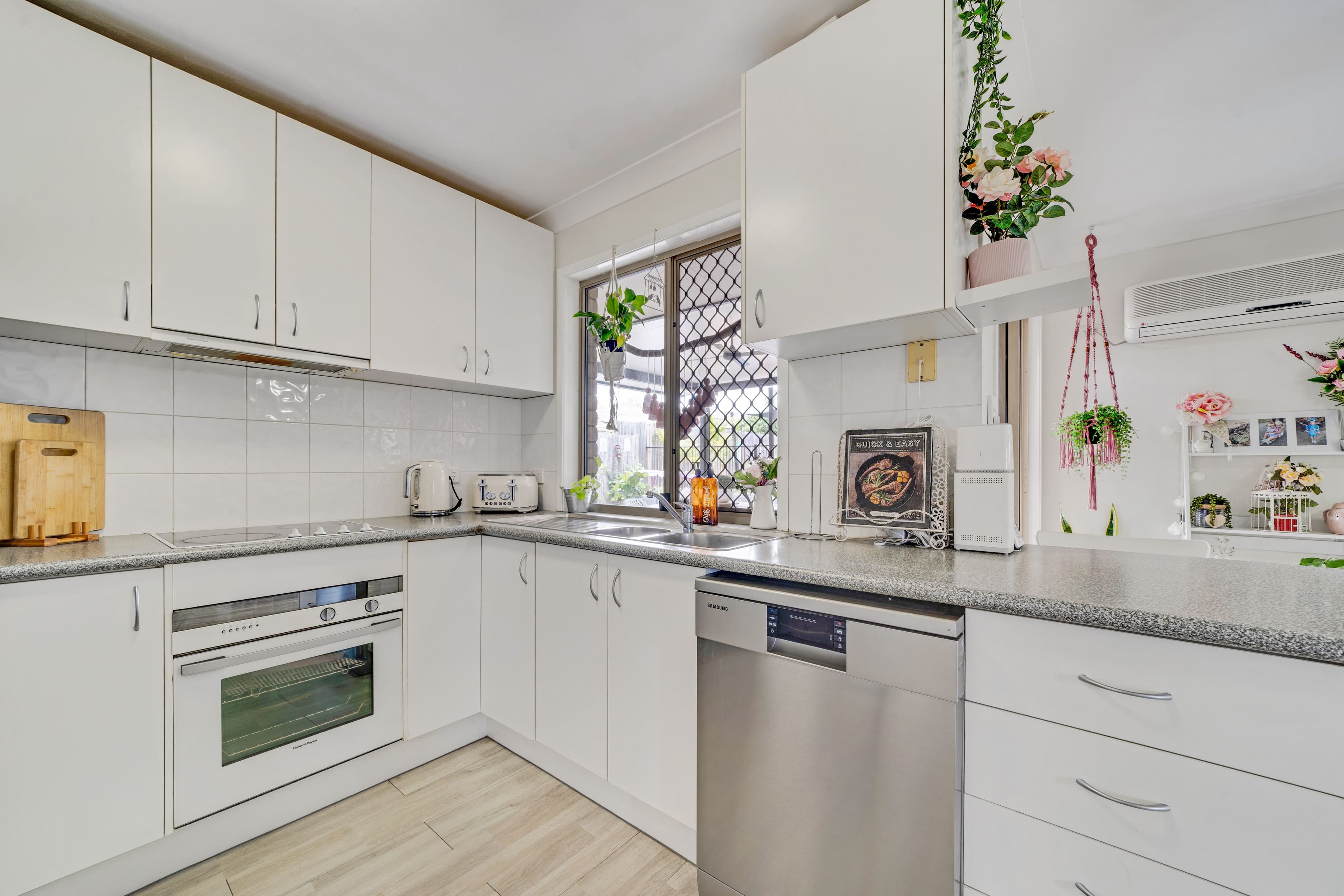 11 Spurway Street, Heritage Park QLD 4118, Heritage Park - Thumbnail 8